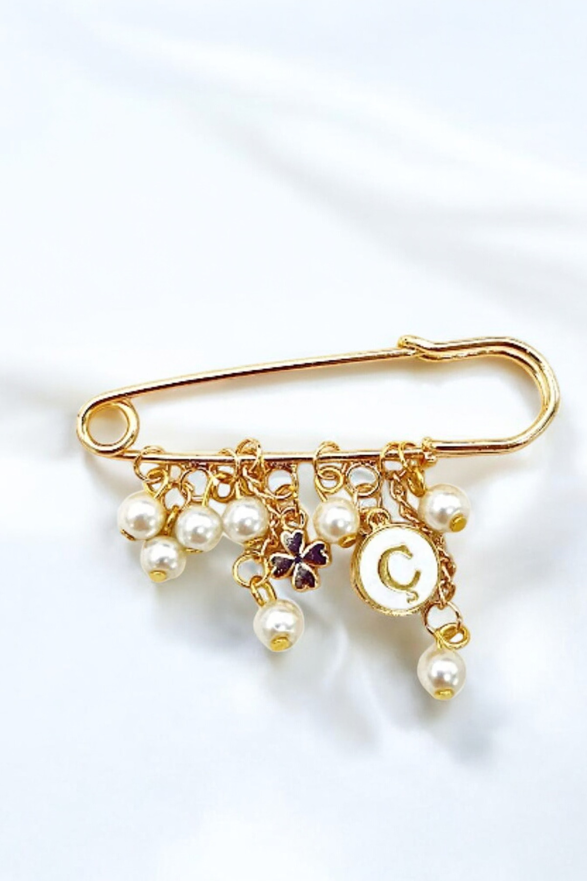 Pearl Letter Dangling Clover Detailed Scottish Needle Brooch
