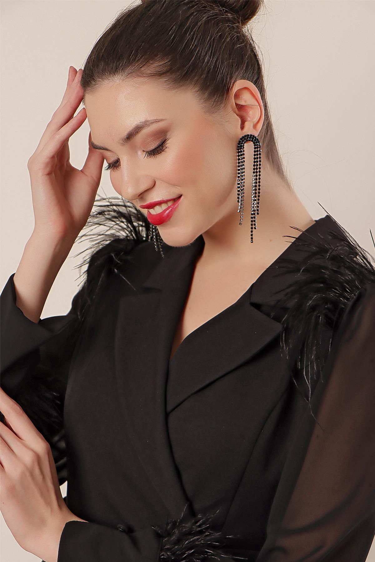 By Saygı-Zweireihiger Ausschnitt, Taillengürtel, vorne geschlitzte Ärmel, Chiffon- und Federdetail-Kreppkleid mit Manschetten 4