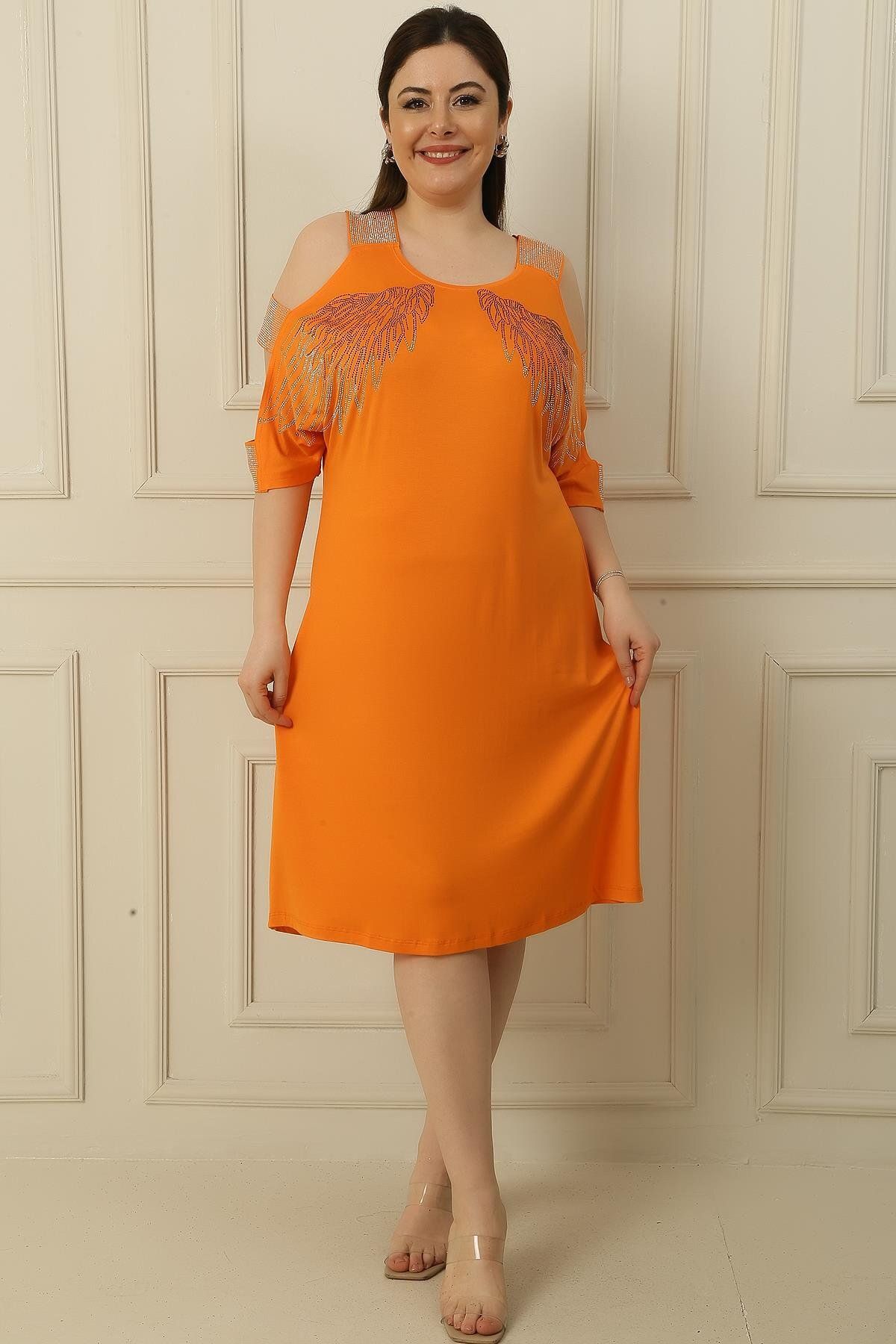 By Saygı-Plus Size Viscose Dress with Sleeve Decollete and Stone Print Wing Pattern on the Front 3