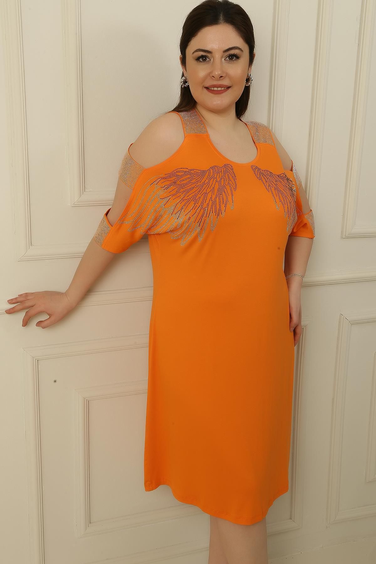 By Saygı-Plus Size Viscose Dress with Sleeve Decollete and Stone Print Wing Pattern on the Front 2