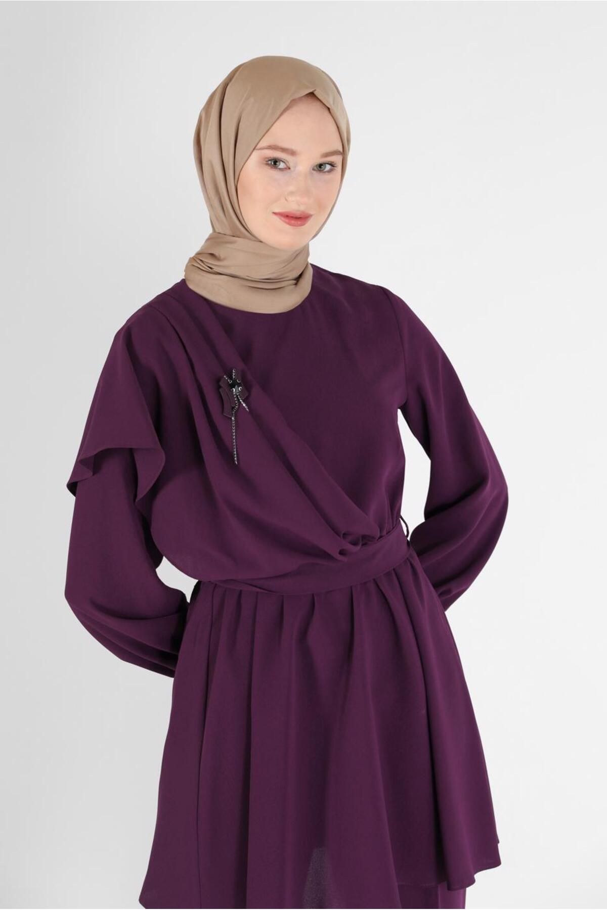 برش نامتقارن دو شلوار با کمربند. SET 42310 Alvina