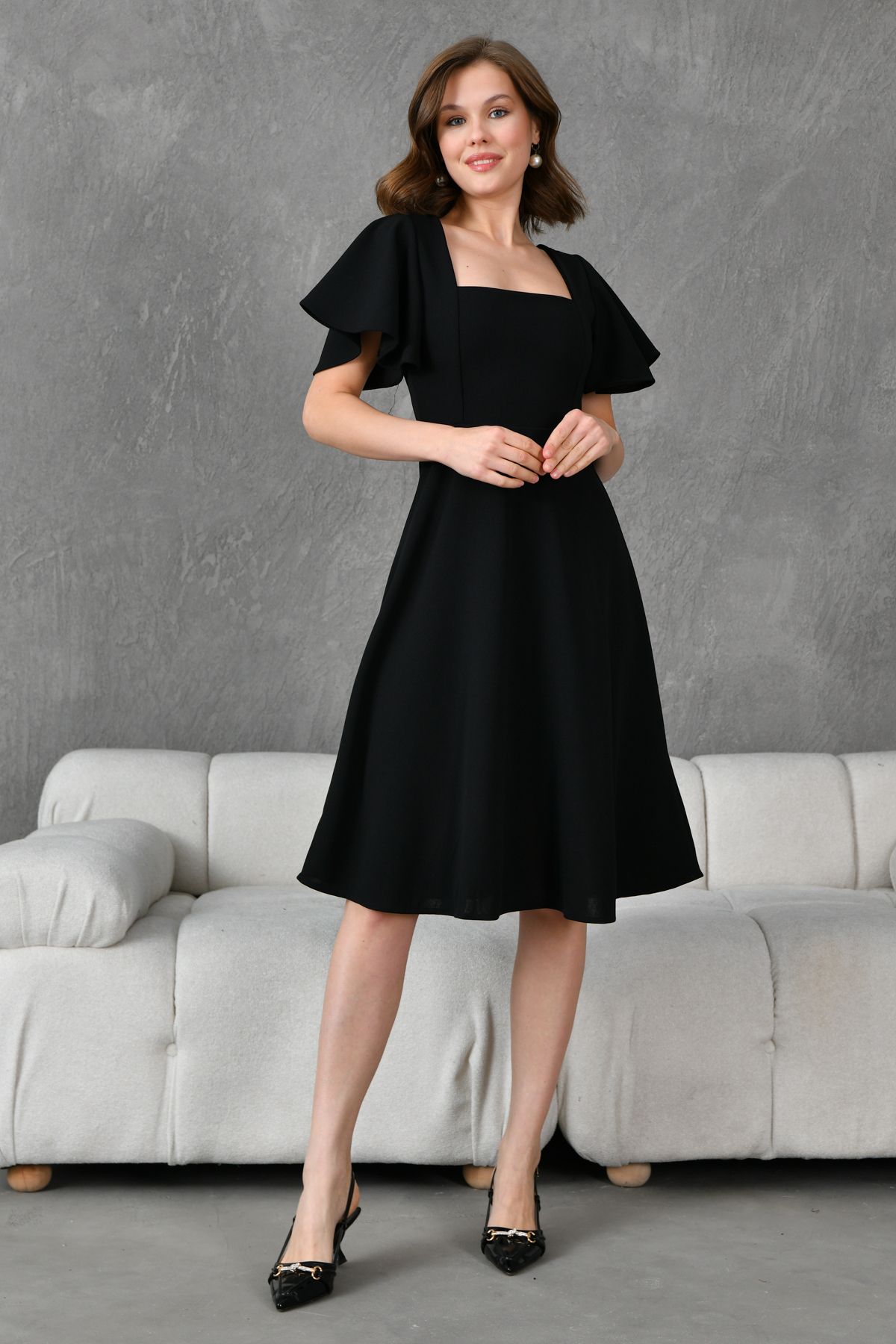 bayansepeti-Rochie neagră pentru femei, cu mâneci cu volan, țesătură crep scuba flexibilă, guler pătrat, lungime midi, 082 6