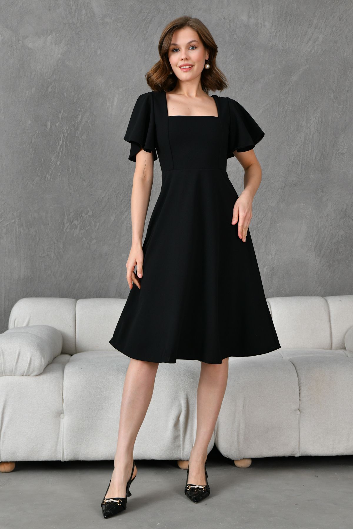 bayansepeti-Rochie neagră pentru femei, cu mâneci cu volan, țesătură crep scuba flexibilă, guler pătrat, lungime midi, 082 4