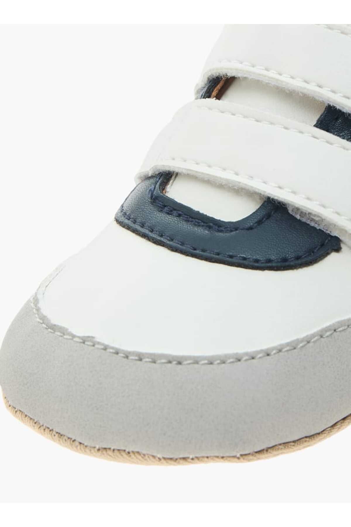 Barefeet-Panelled Booties with Hook and Loop Closure 4