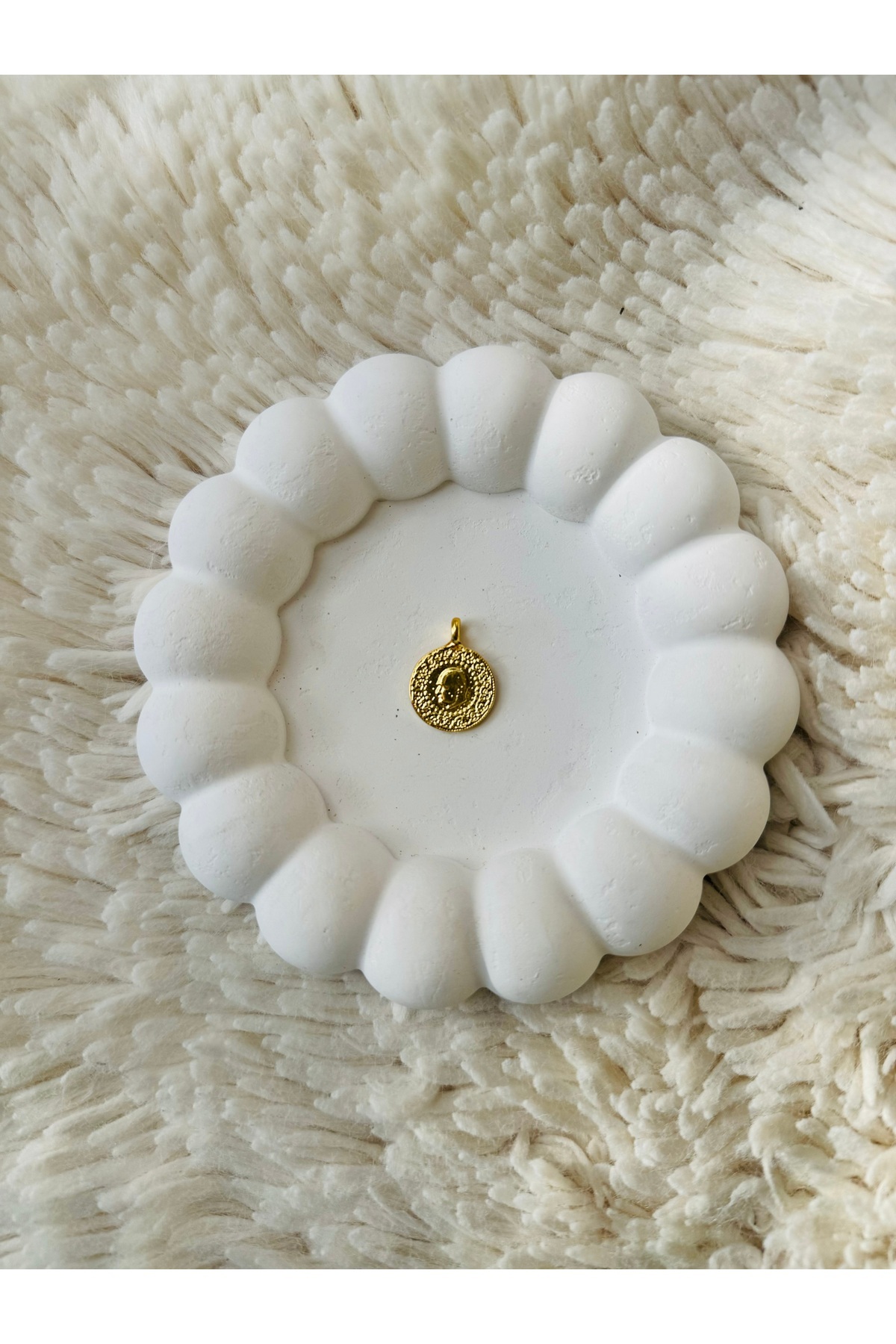 Takıkraliyeti Altın kaplama 2021 tarihli imitasyon çeyrek kolye ucu