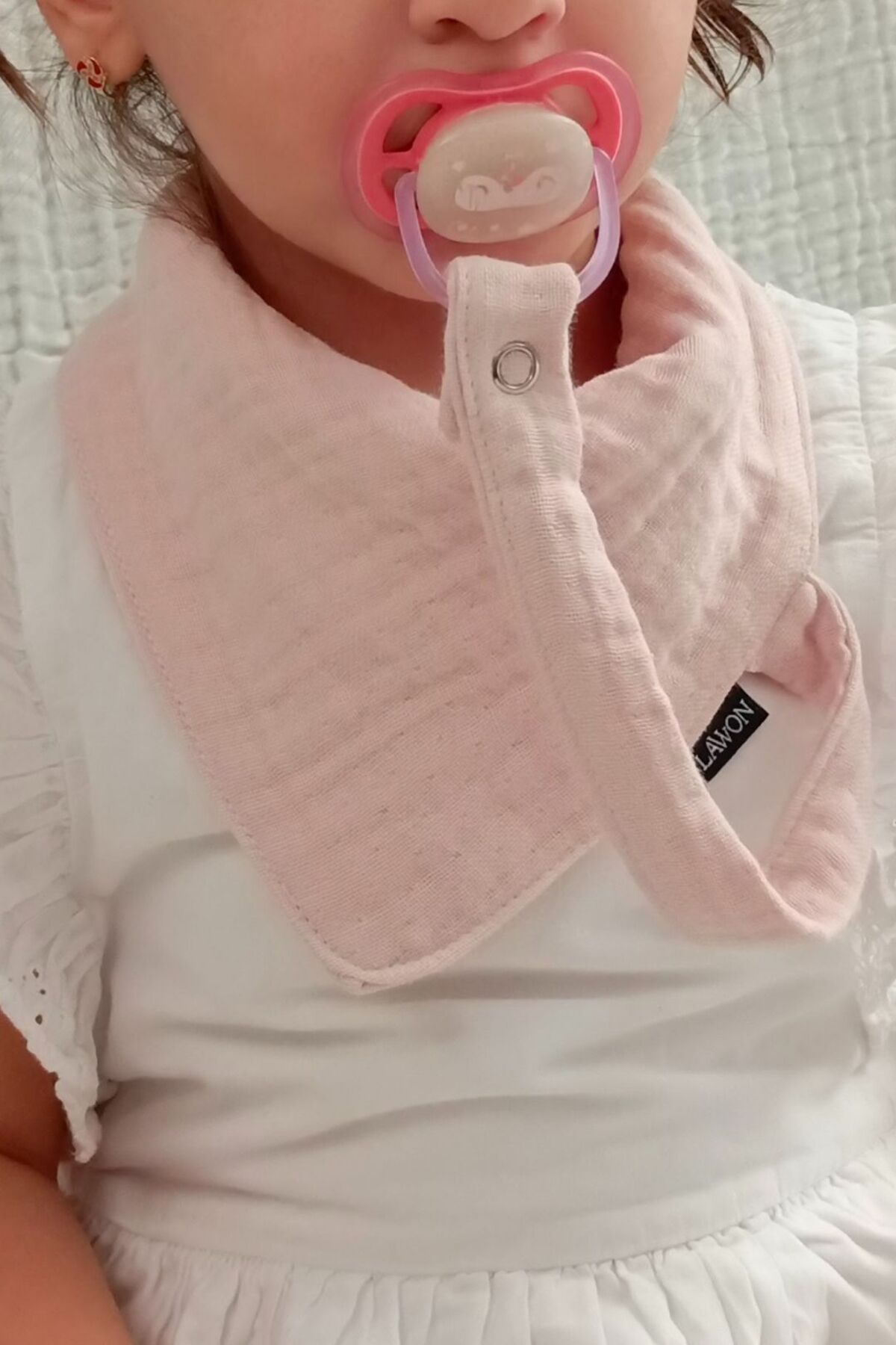 Lawon 2'li %100 Pamuk 8 Katlı Müslin Emzik Askılıklı Kız Erkek Bebek Salya Ve Mama Önlüğü *Pembe*Beyaz fotoğrafı 3 (önizleme)