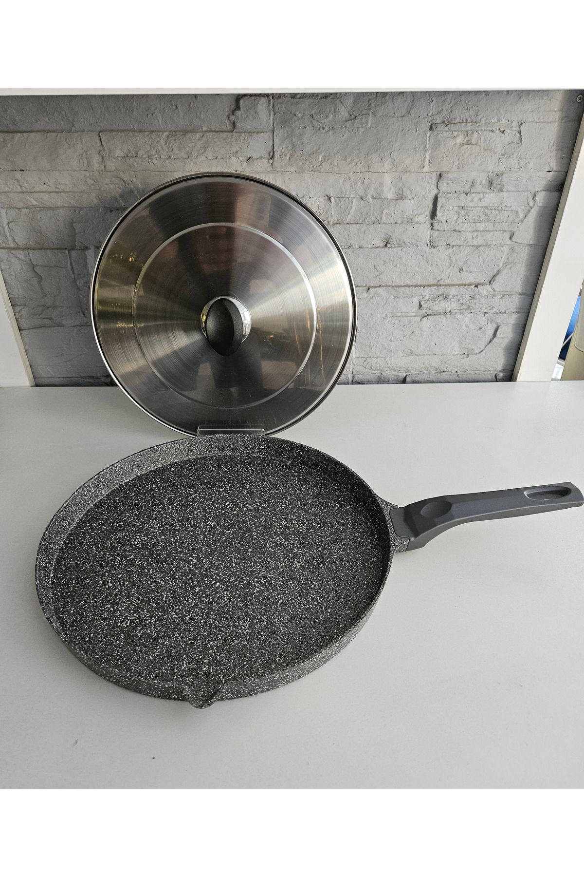 ALANYA HOME DECOR-Cast Fish Pan 34X3 cm Cast Cast Pan 2.2 Lt Steel Cover 2