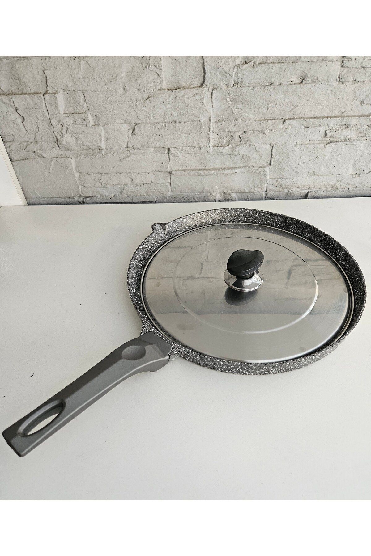 ALANYA HOME DECOR-Cast Fish Pan 34X3 cm Cast Cast Pan 2.2 Lt Steel Cover 7