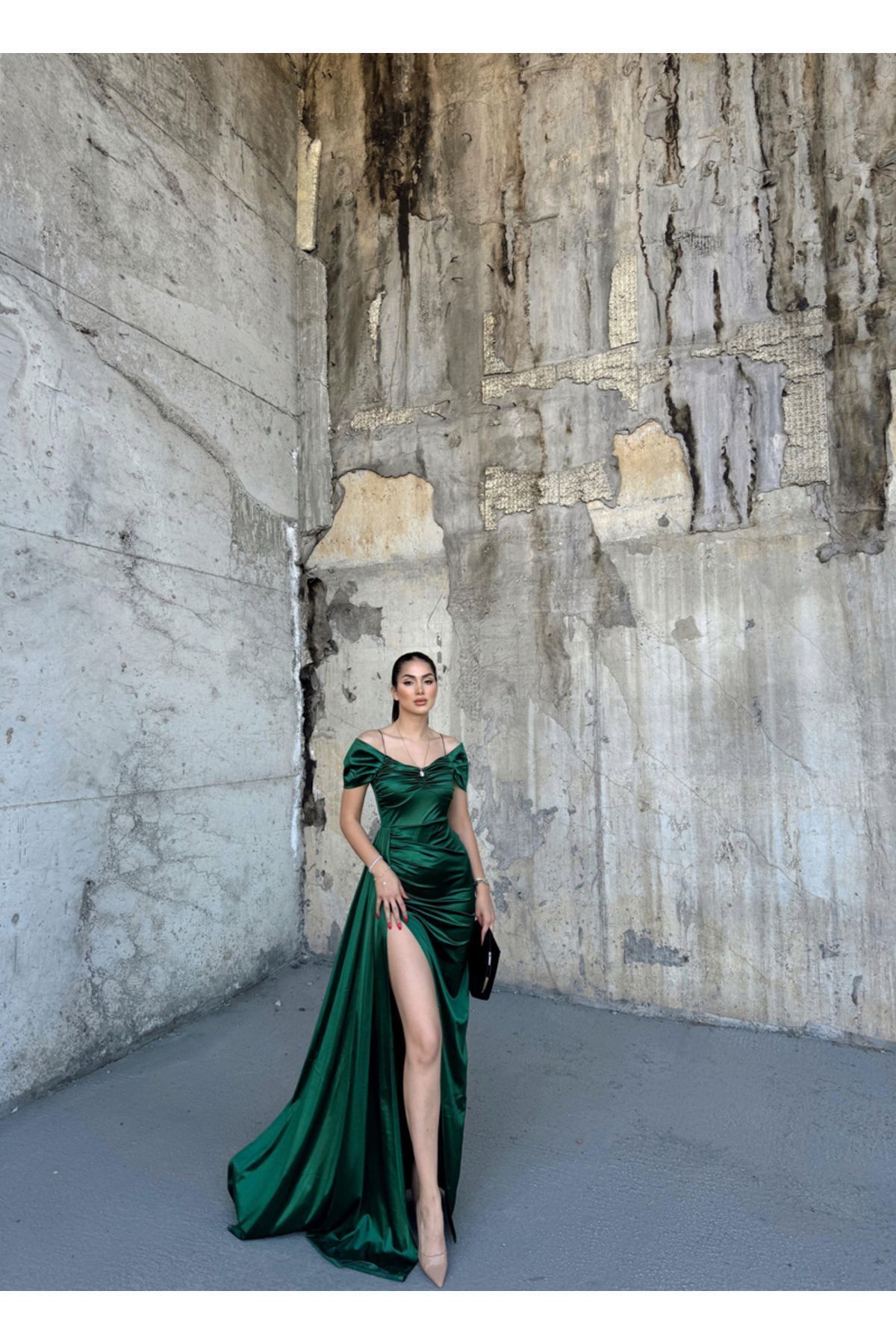 Mekafashion-Green Evening Dress with Stone Drape Neckline Slit Detail Train 582553 1