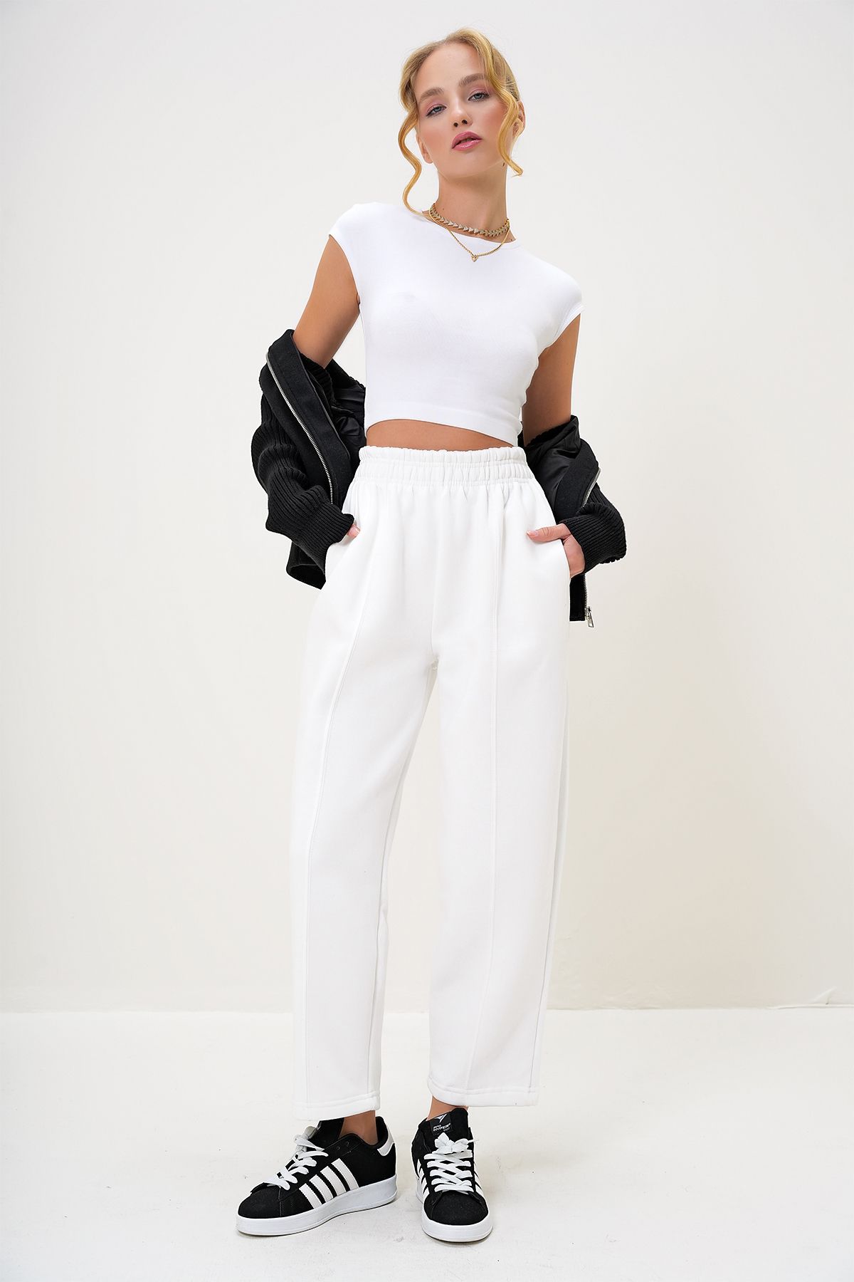Trend Alaçatı Stili-Weiße Damen-Buggy-Hose mit doppelter Tasche, elastischer Taille, Streifen vorne, 3-fädig, Raster, ALC-X13198 3