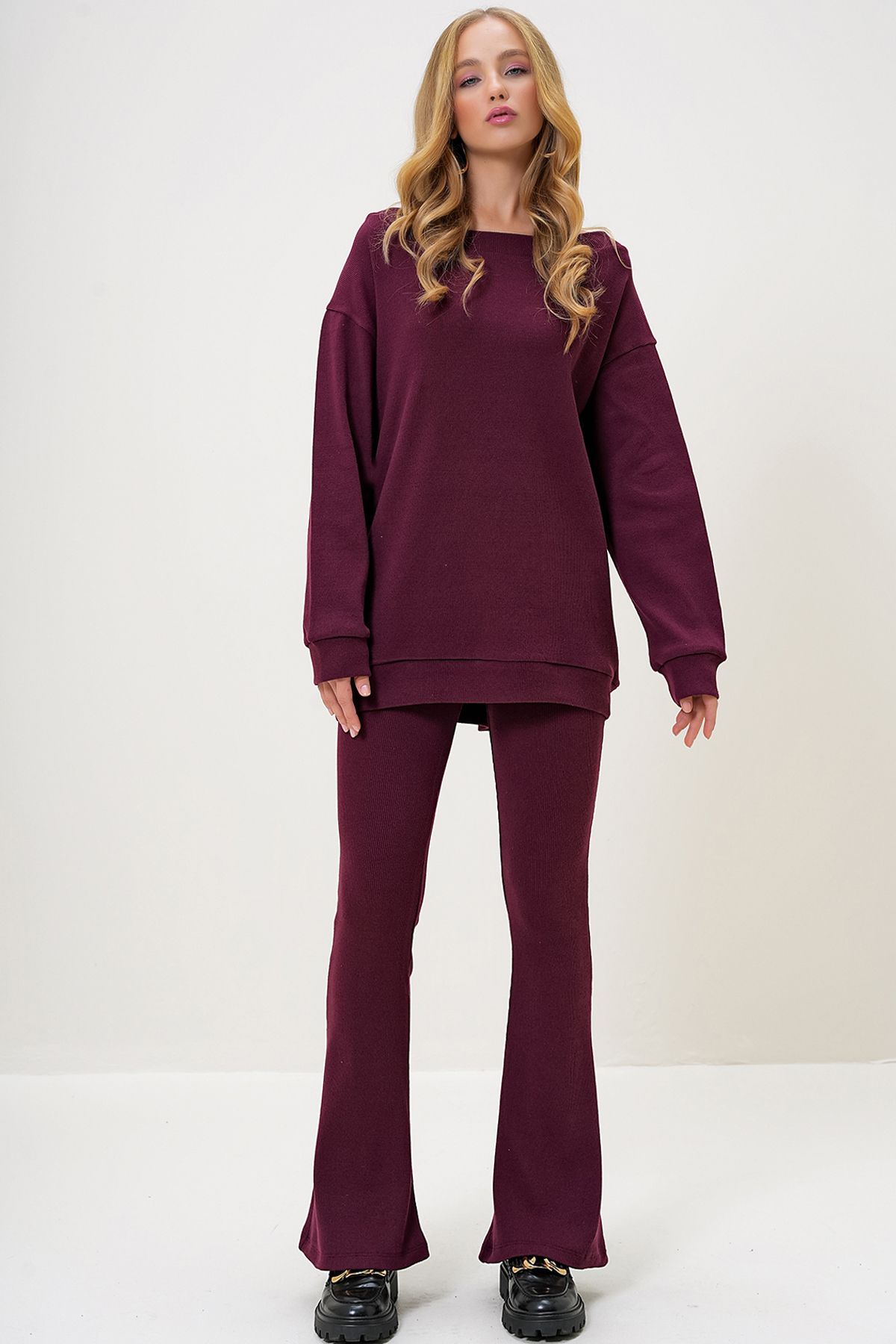 Trend Alaçatı Stili-Súprava nadmernej blúzky a rozšírených nohavíc Claret Red Boat Neck – Alc-X13059 2
