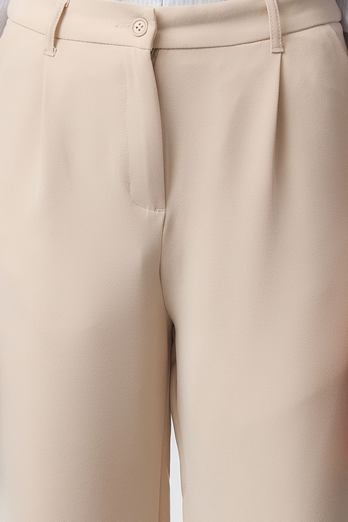 Trendyol Collection-Plissee-Stoffhose mit hoher Taille und weitem Bein – TWOAW21PL0076 4