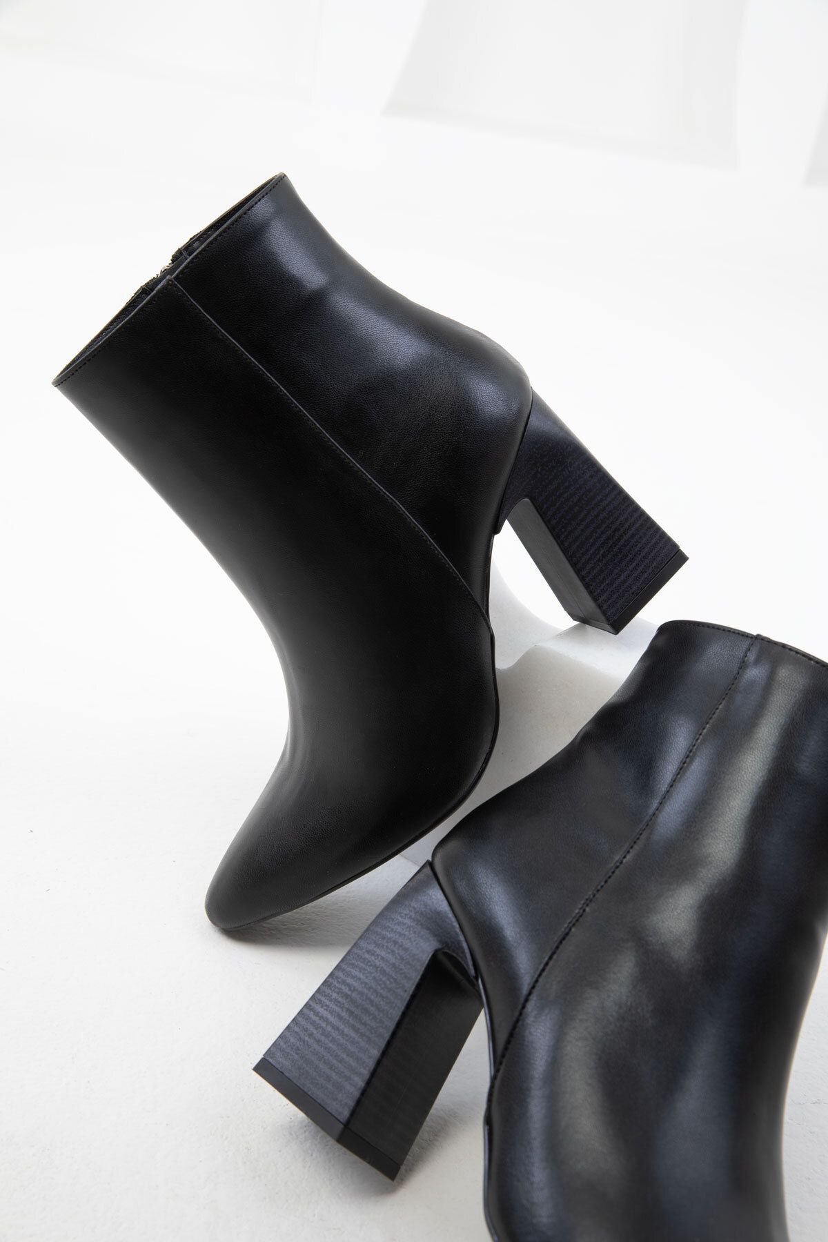 SOHO-Μαύρα γυναικεία μποτάκια - 19987 Model Bootie 4