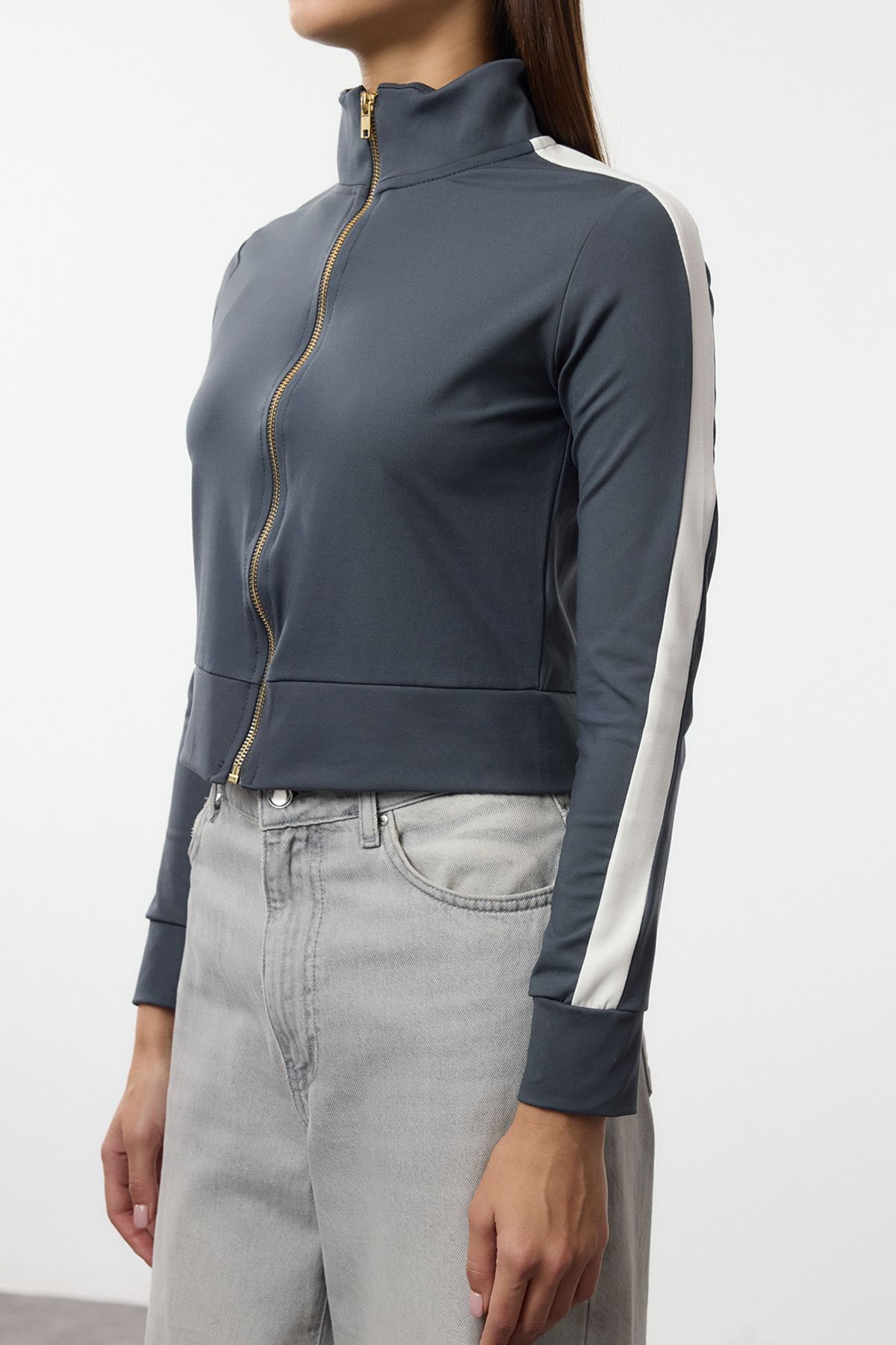 Trendyol Collection-Πλεκτό φούτερ με φερμουάρ από ανθρακί κανονική/κανονική εφαρμογή TWOAW25SW00297 3