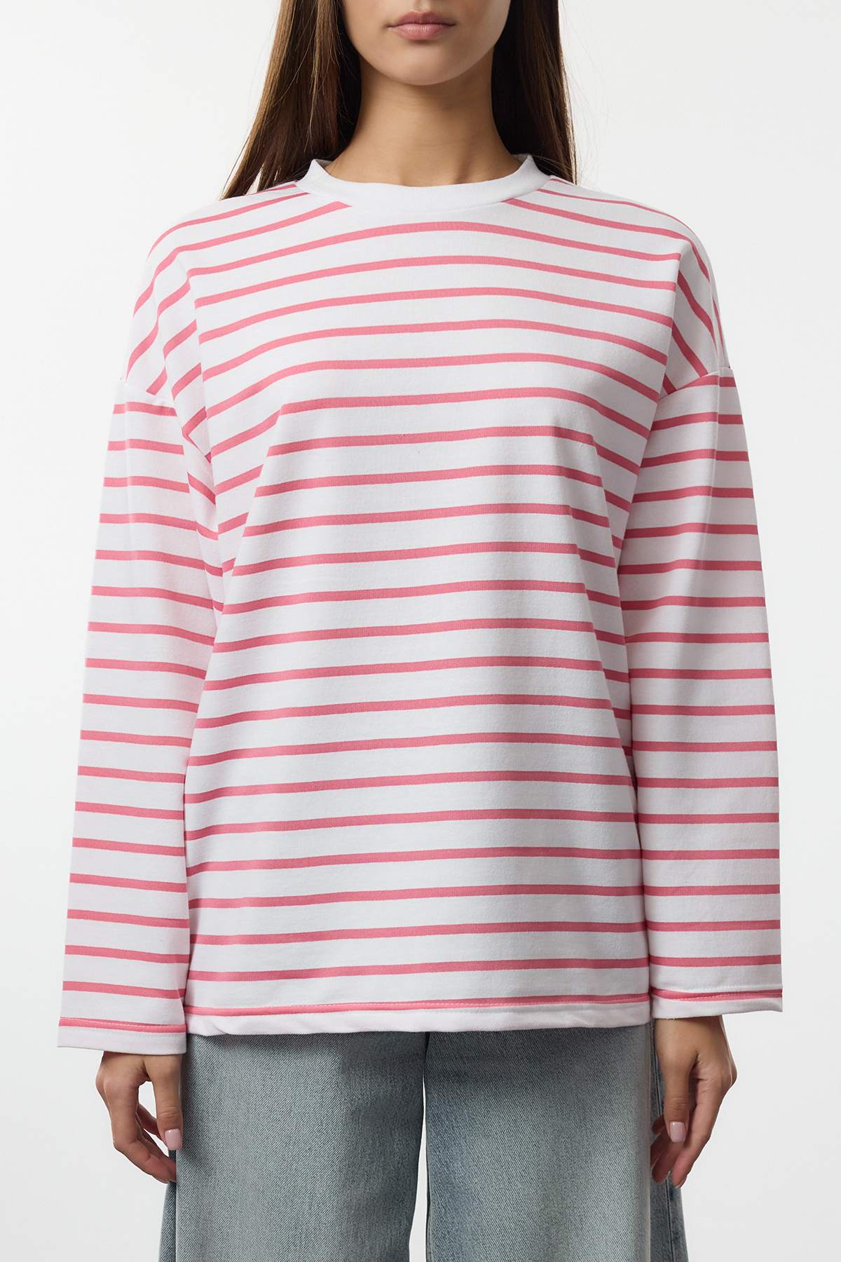 Trendyolmilla  Pembe Çizgili Oversize/Geniş Kesim Bisiklet Yaka İnce Örme Sweatshirt TWOAW23SW00326 - Görsel 3