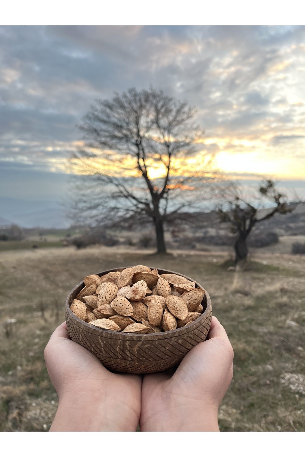 EMSAR ÇİFTLİĞİ İnce Kabuklu Elle Kırılan Çiğ Çıtır Badem 1 kg