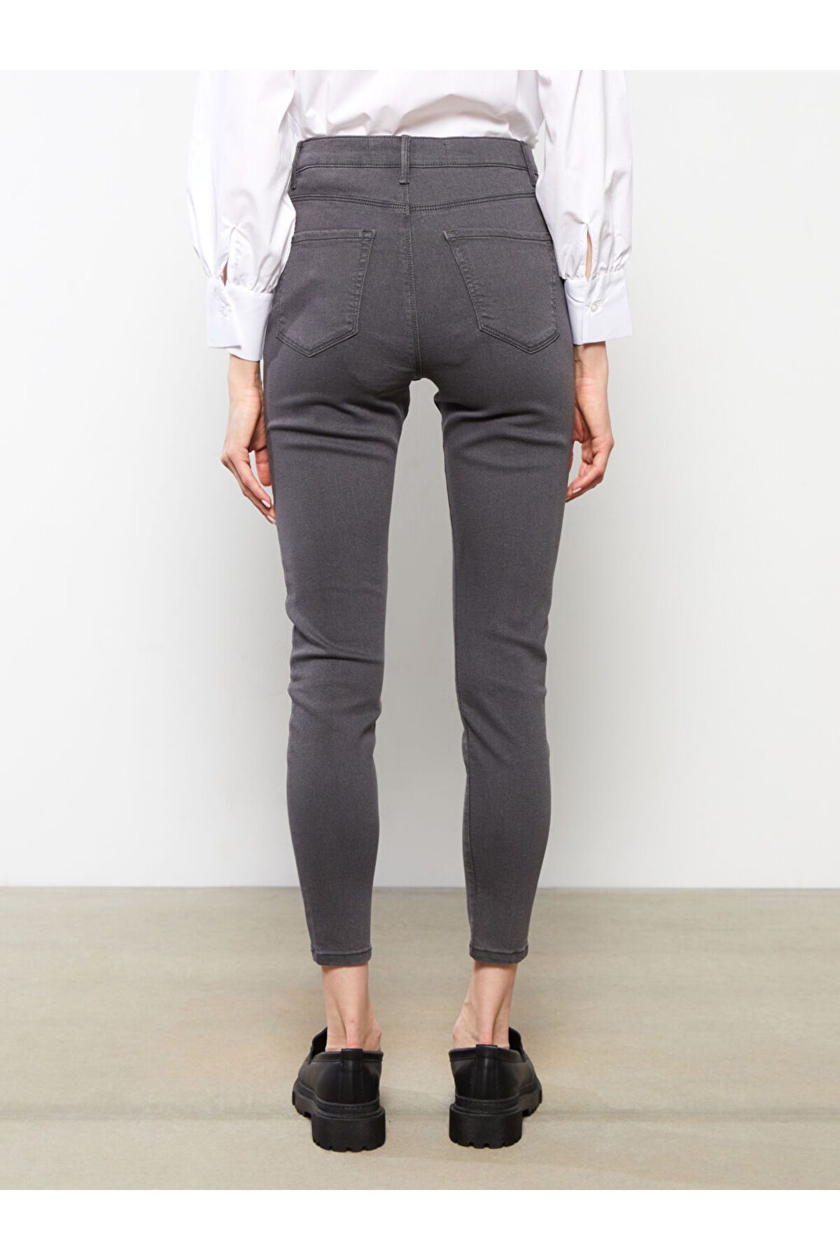 LC Waikiki-Slim Fit Straight Pocket Detailed Women's Jean Trousers 5
