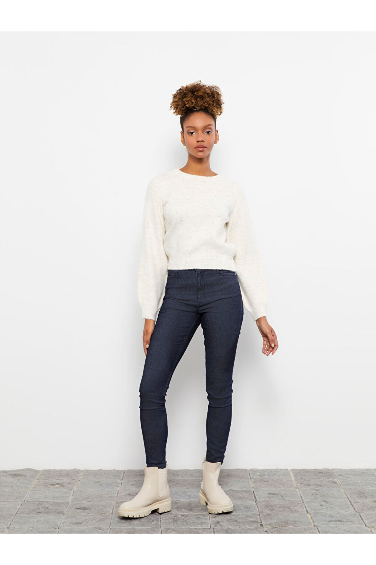 LC Waikiki-Langärmliger Strickpullover mit Rundhalsausschnitt und Paillettenbedruckung für Damen 3