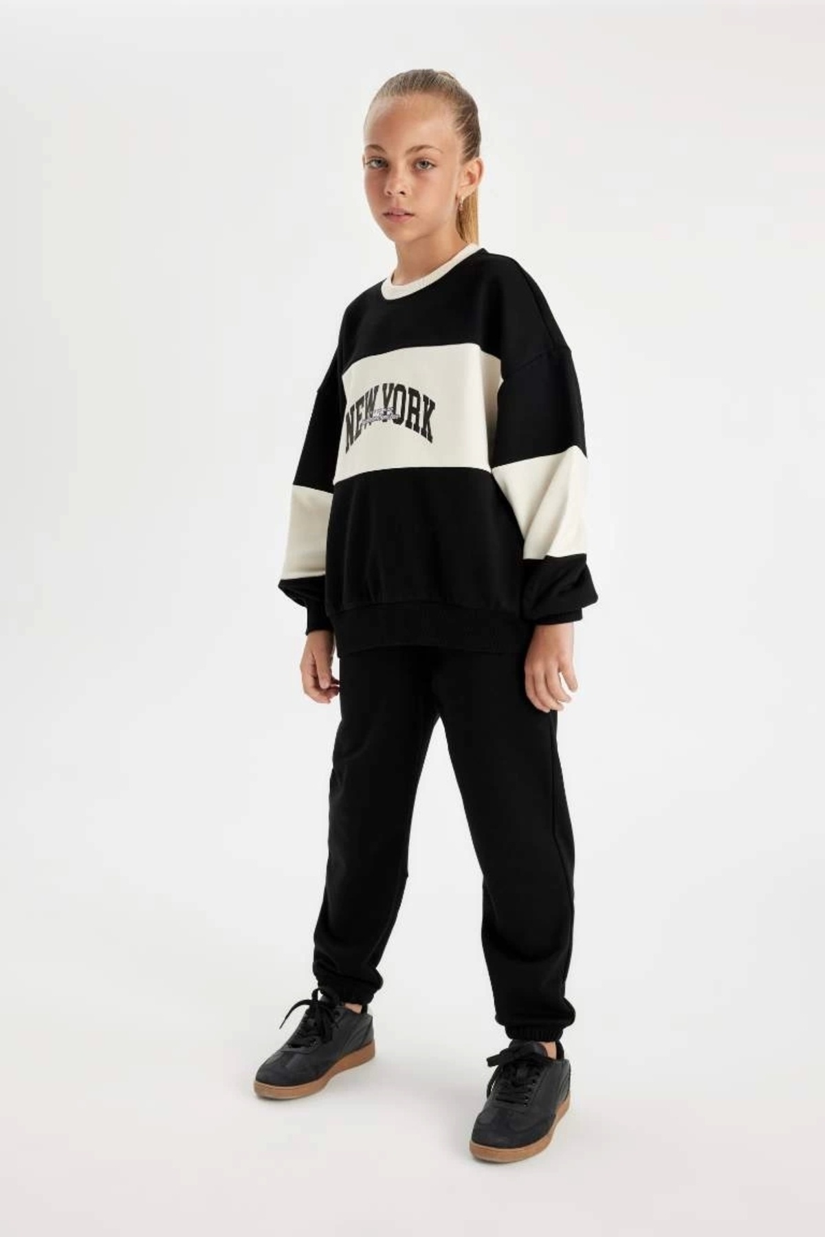 DeFacto-D0732 Jogger Sweatpants with Elastic Leg Pockets 2