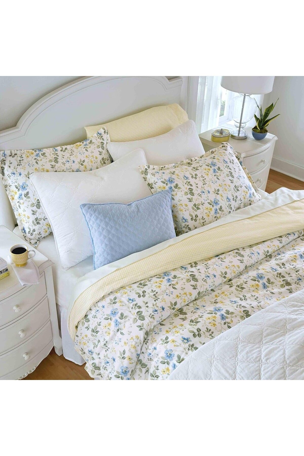 Laura Ashley-Bedding Set - Cotton Satin Double-Sided Bedspread and Matching Pillows 3
