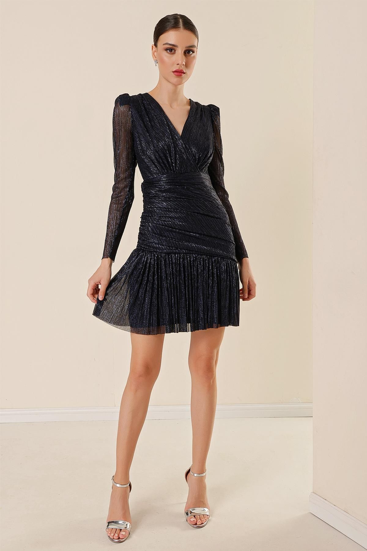 By Saygı-Zweireihiges, plissiertes Glitzerkleid mit Kragenfutter 2