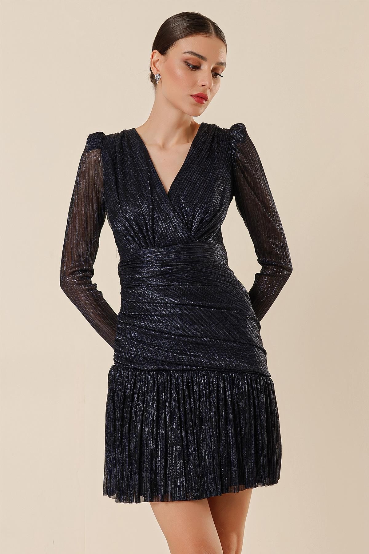 By Saygı-Zweireihiges, plissiertes Glitzerkleid mit Kragenfutter 3