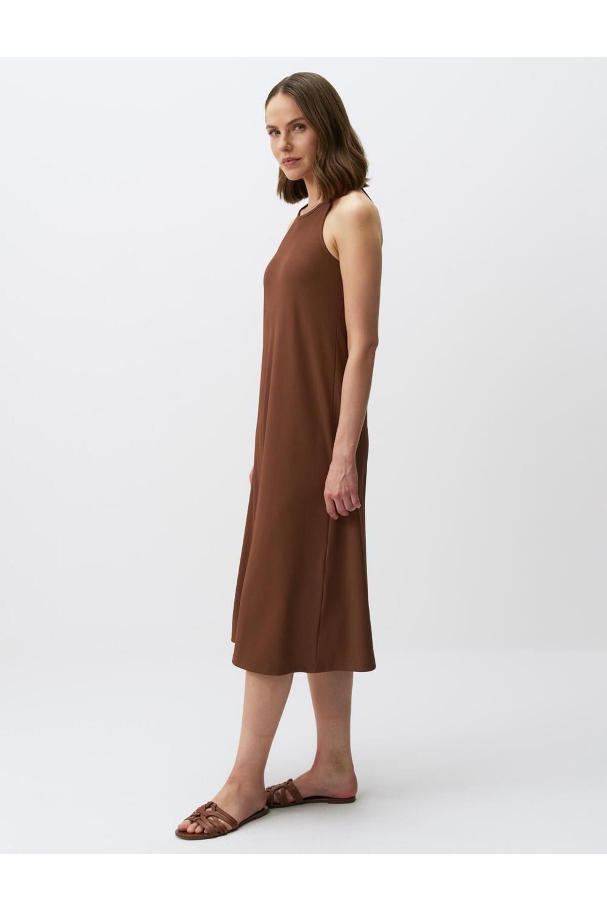 complete the look image