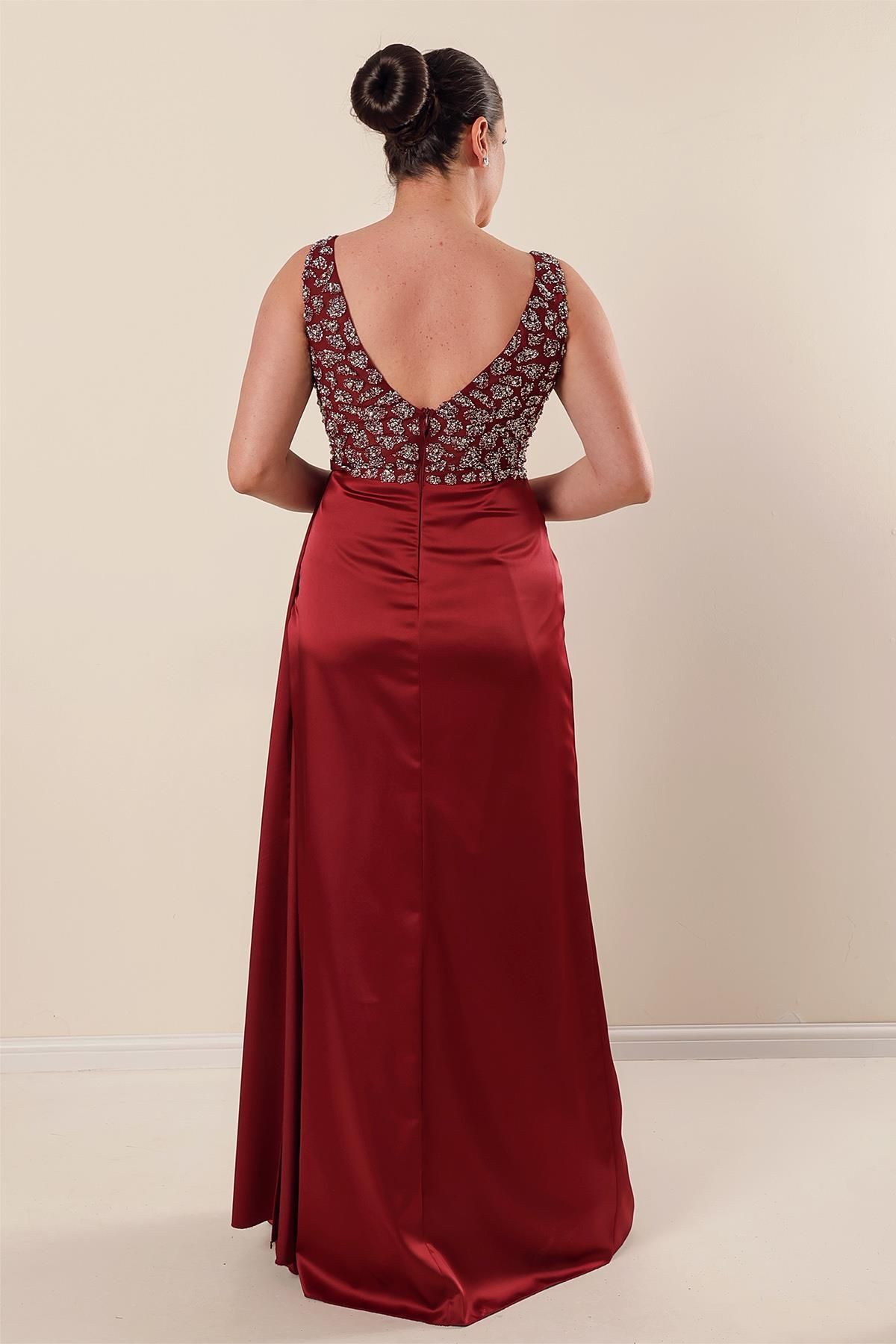 By Saygı-Langes Satin-Kleid in Übergröße mit Tüll-Stein-Detail-Futter oben 5