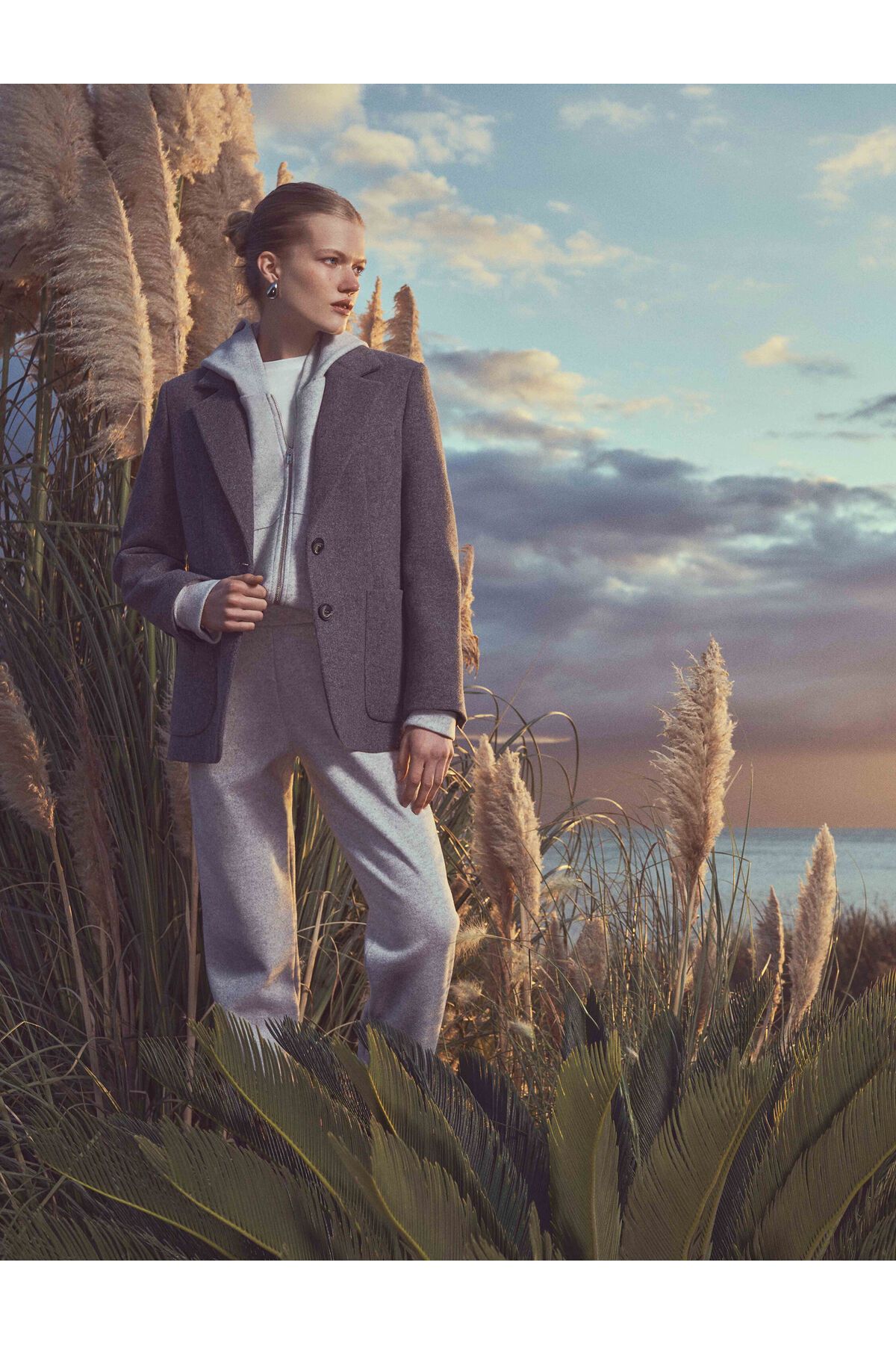 Koton-Crop Leg Basic Trousers with Elastic Waist and Pockets 1