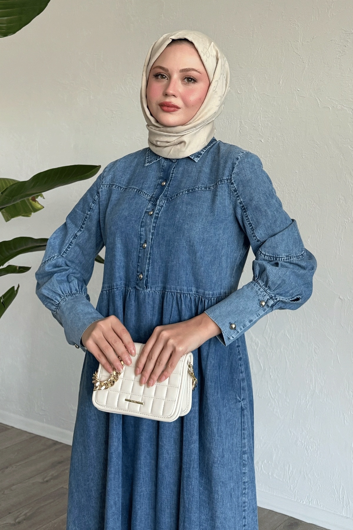 InStyle-Rochie albastră din denim cu nasturi și manșete 2