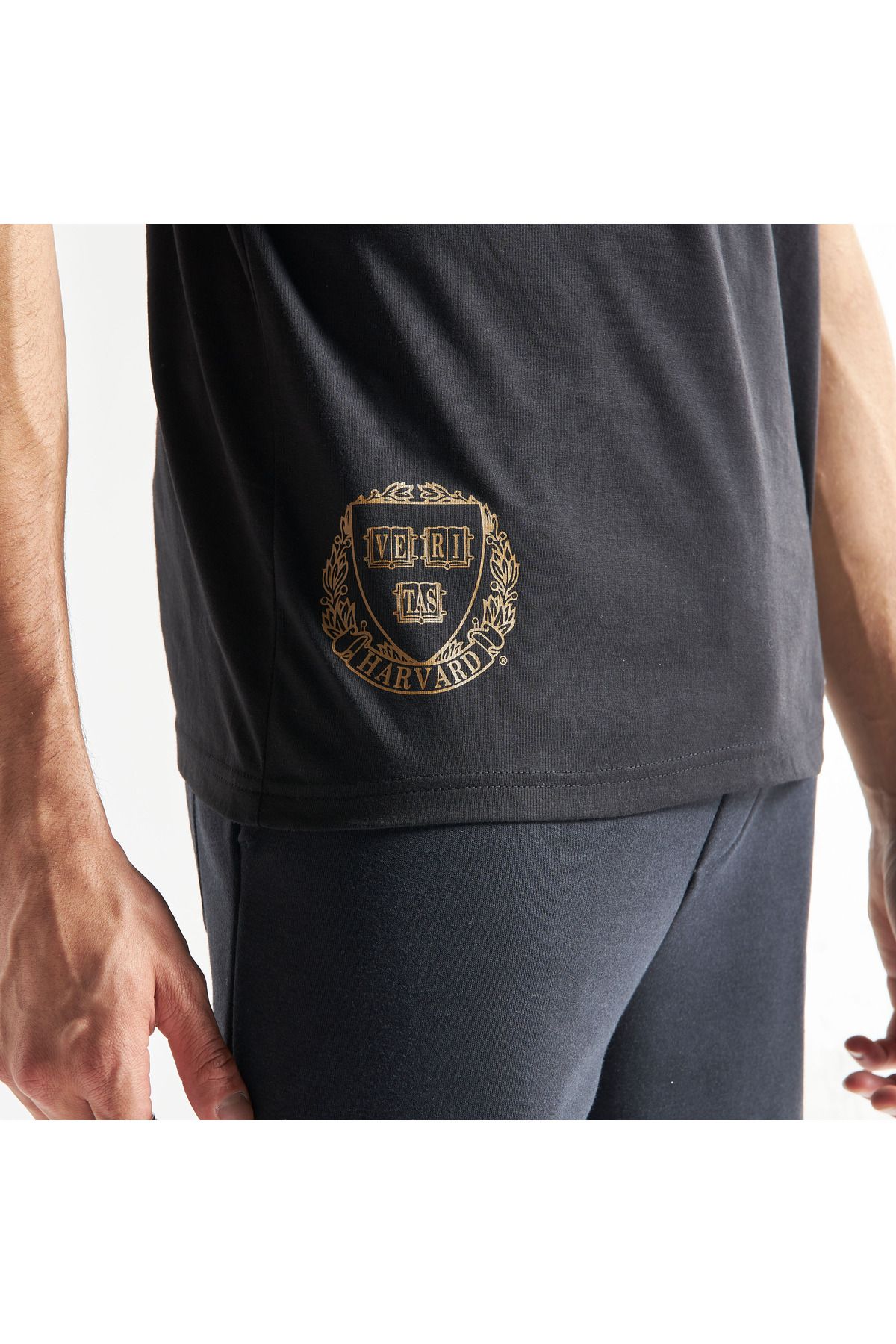 FAV-Harvard University Logo Print Crew Neck T-shirt with Short Sleeves 4