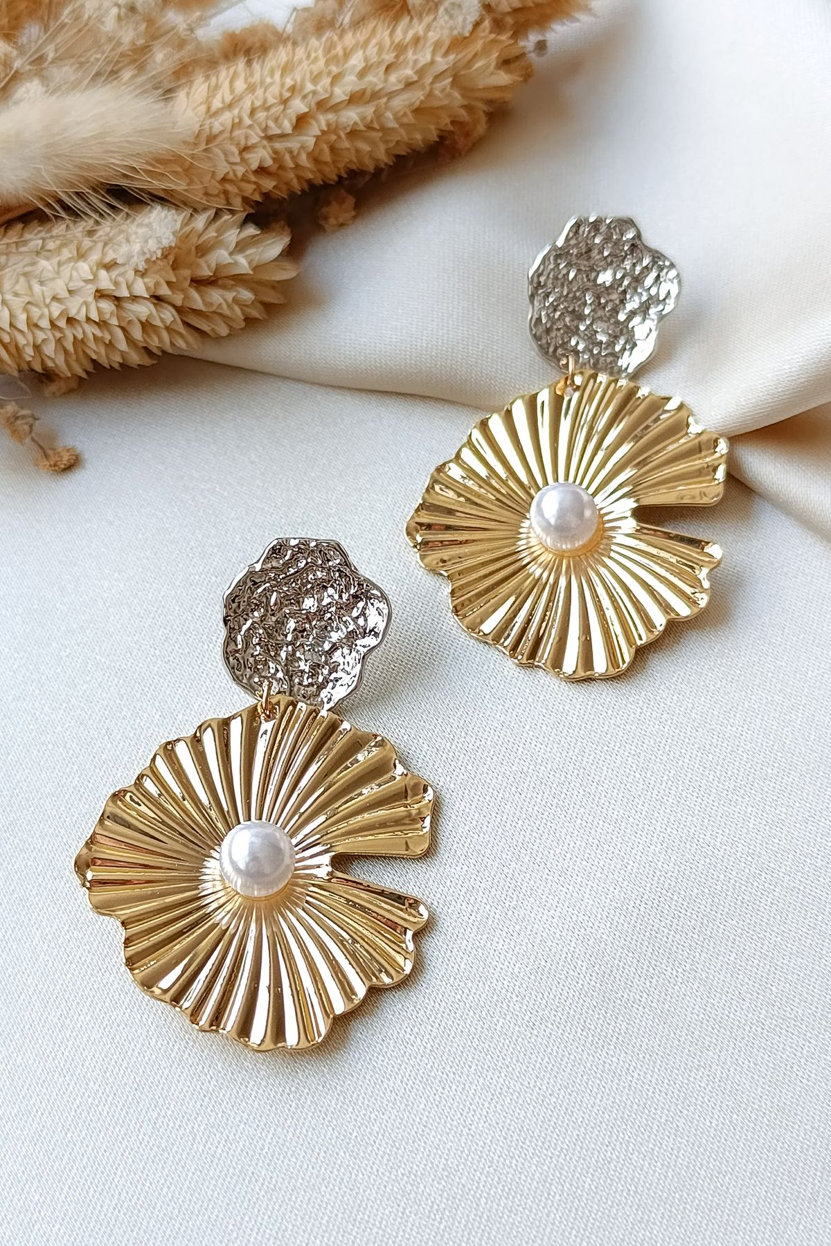 COSİTA-Gold Silver Pearl Detailed Wavy Look Big Trend Earrings 4