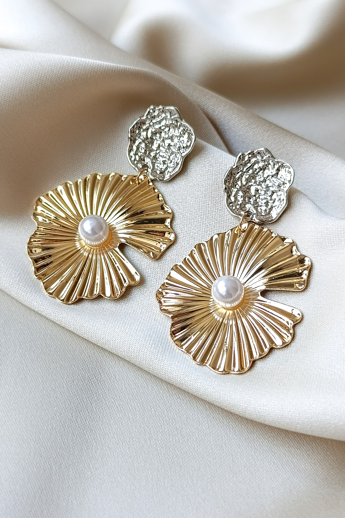 COSİTA-Gold Silver Pearl Detailed Wavy Look Big Trend Earrings 2