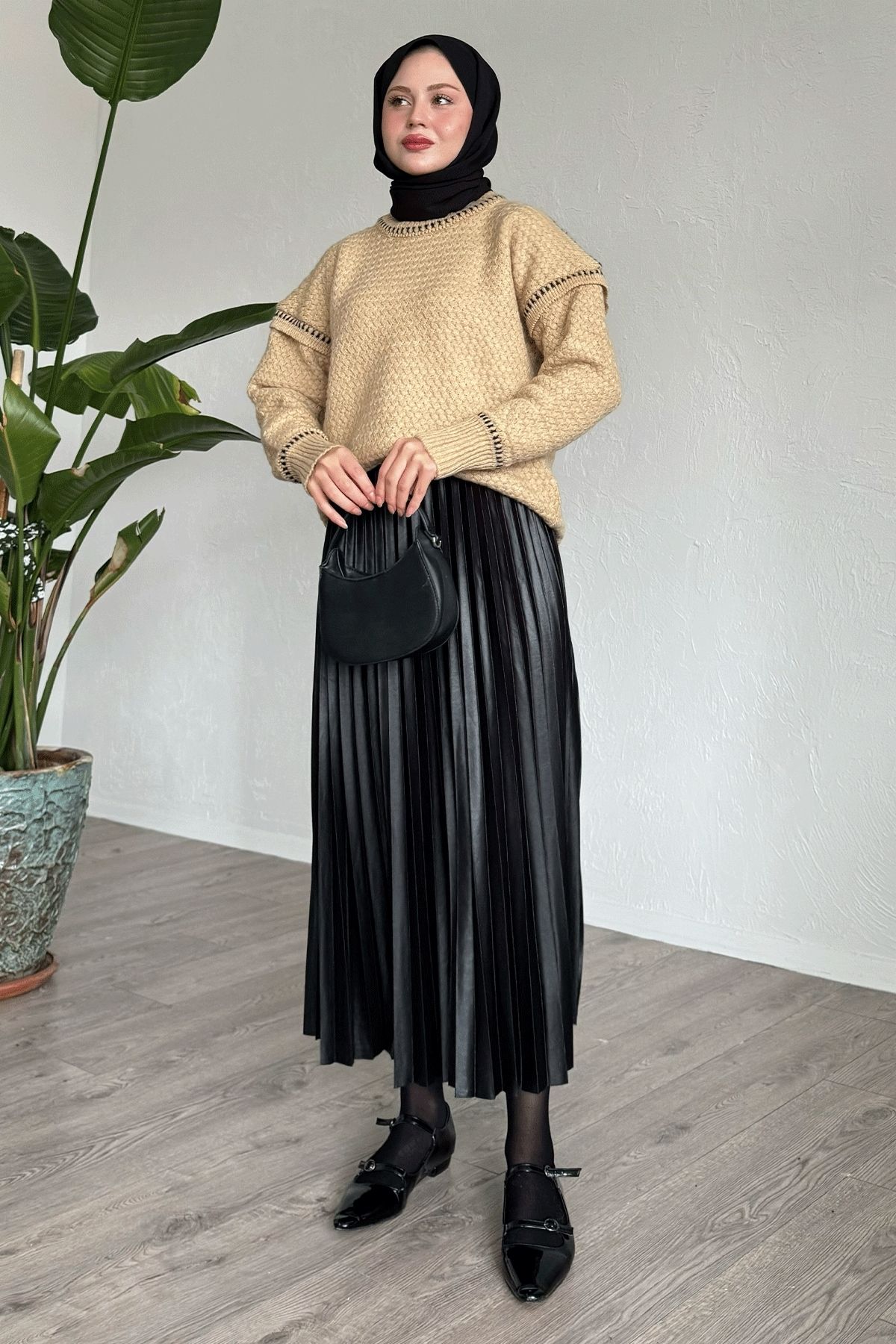 InStyle-Camel Sweater - Piping Detail and Raster 3