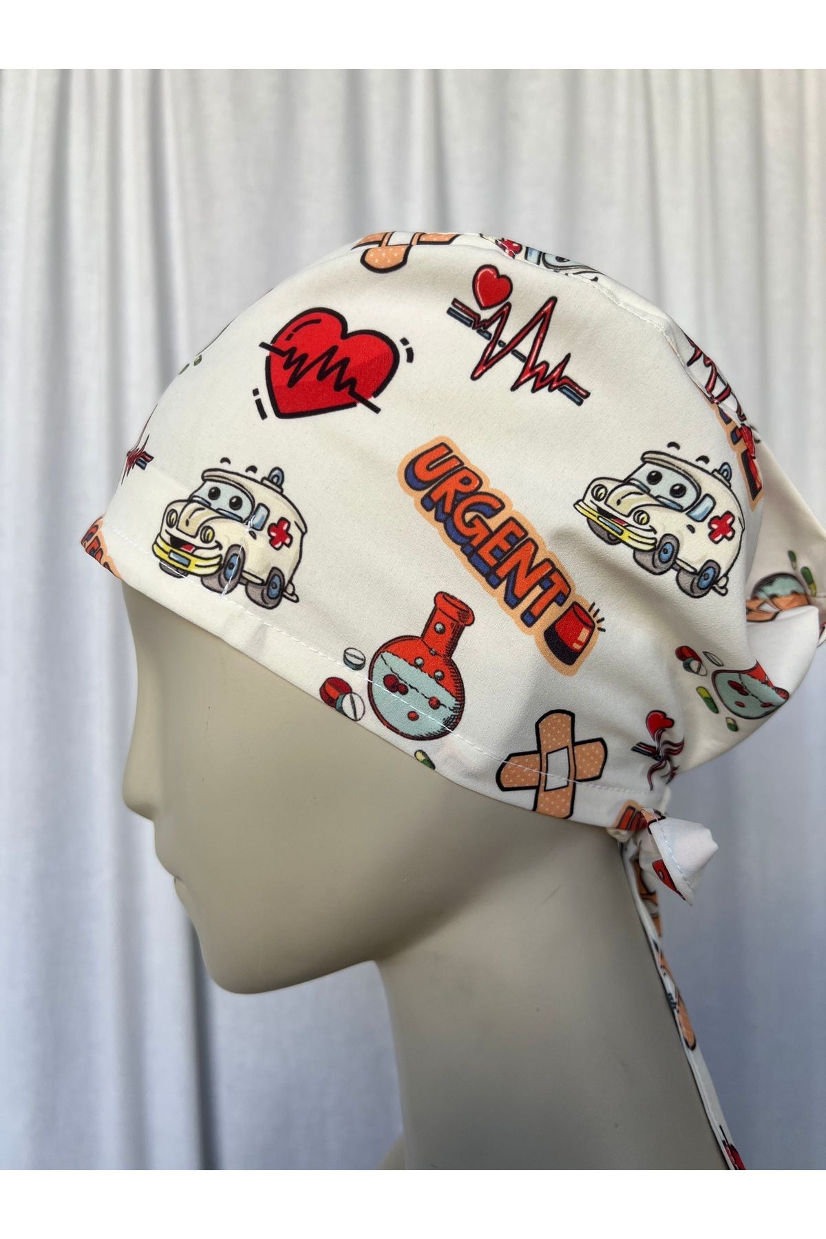 monotıp DOKTOR HEMŞİRE BONESİ,BANDANA,KIRMIZI KALP RİTİM DESENLİ,CERRAHİ BONE,BEYAZ