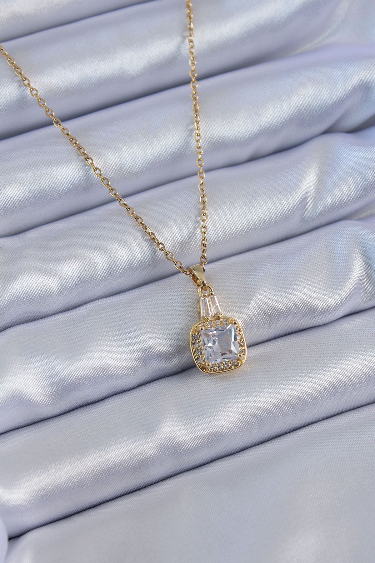 Evinso 316l Çelik Gold Renk Kristal Taşlı Kadın Kolye