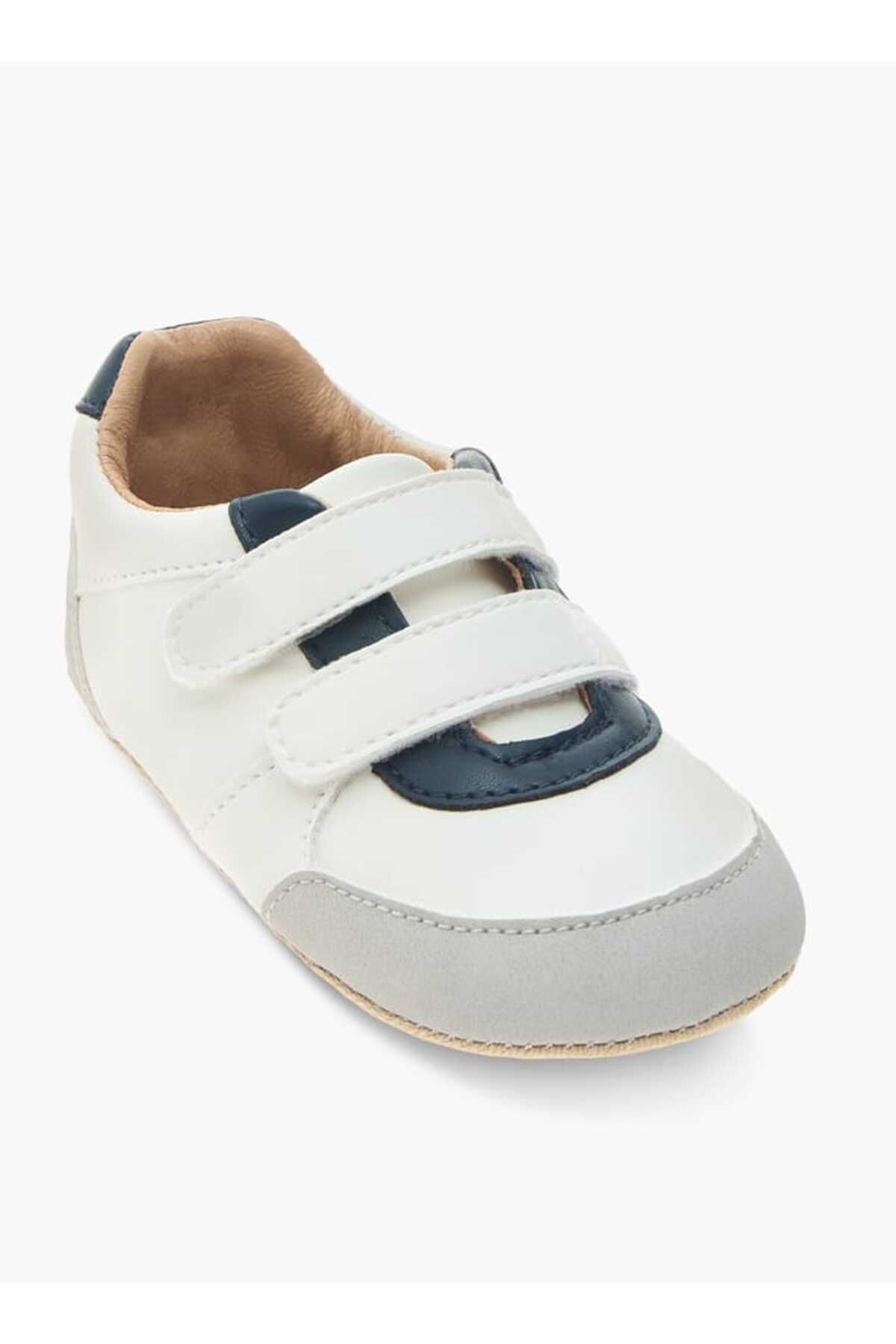 Barefeet-Panelled Booties with Hook and Loop Closure 2