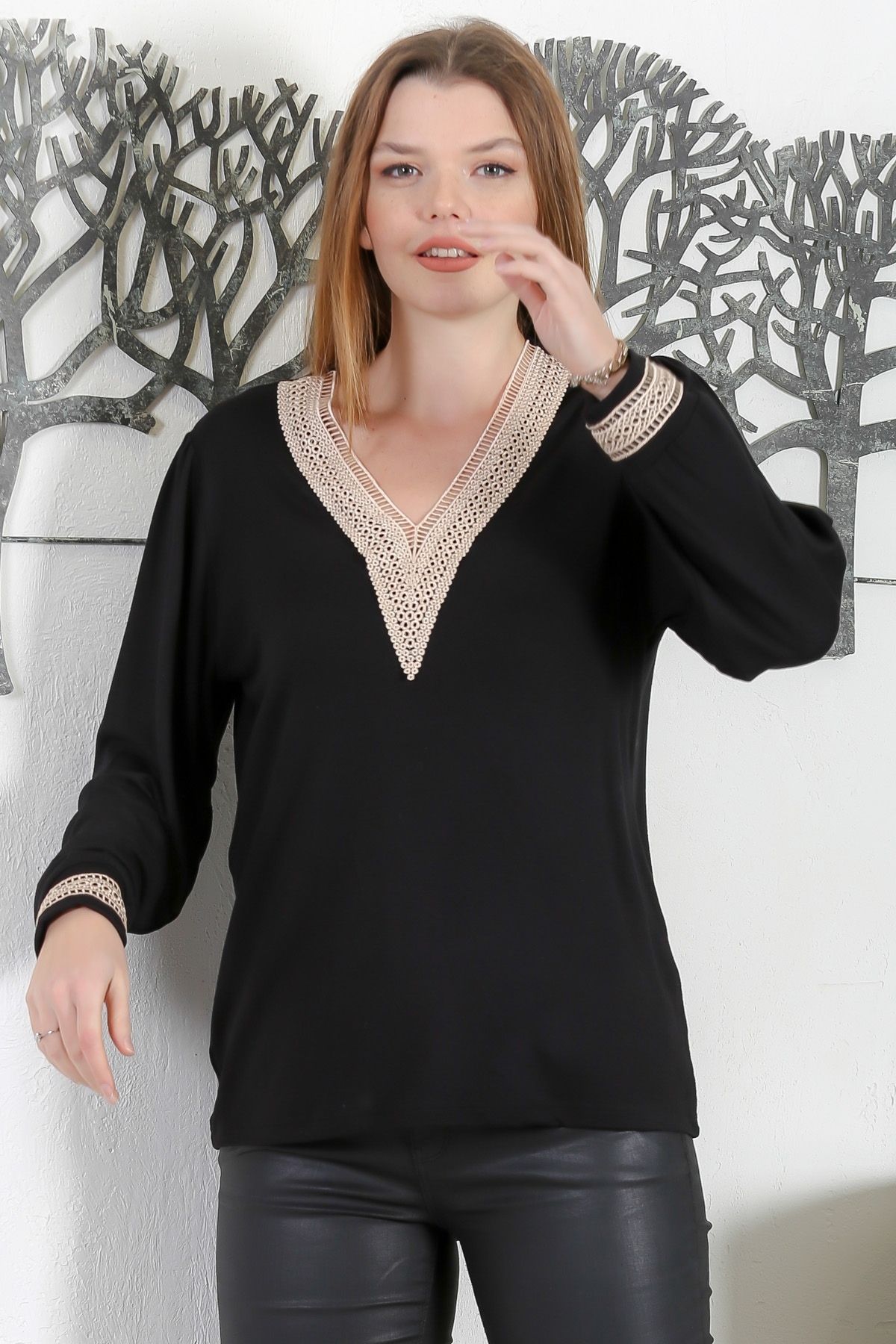 Chiccy-Black V-Neck Cuffed Sleeves and Lace Sleeves Casual Knitted Blouse 3