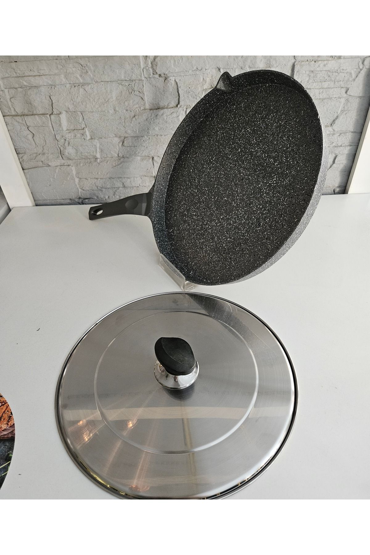 ALANYA HOME DECOR-Cast Fish Pan 34X3 cm Cast Cast Pan 2.2 Lt Steel Cover 5