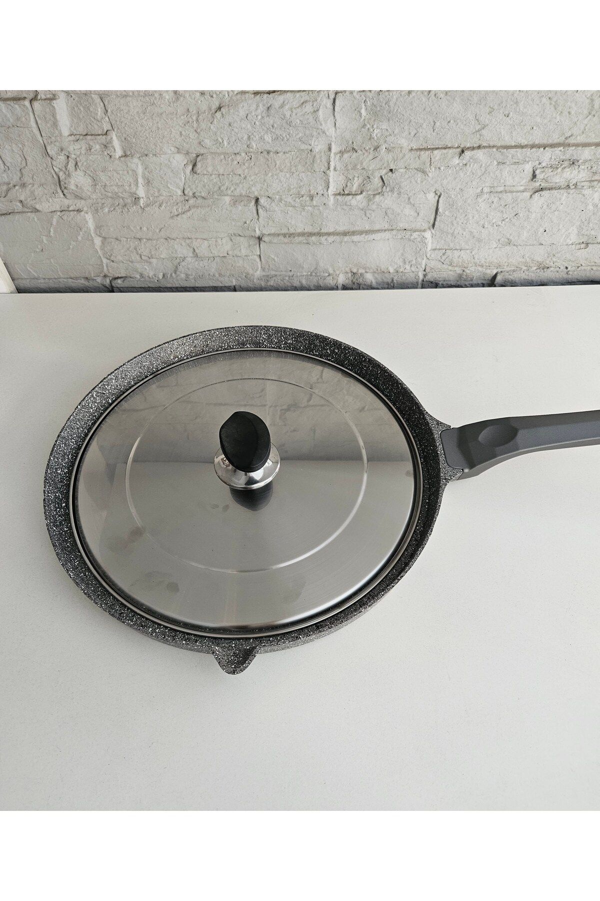 ALANYA HOME DECOR-Cast Fish Pan 34X3 cm Cast Cast Pan 2.2 Lt Steel Cover 8