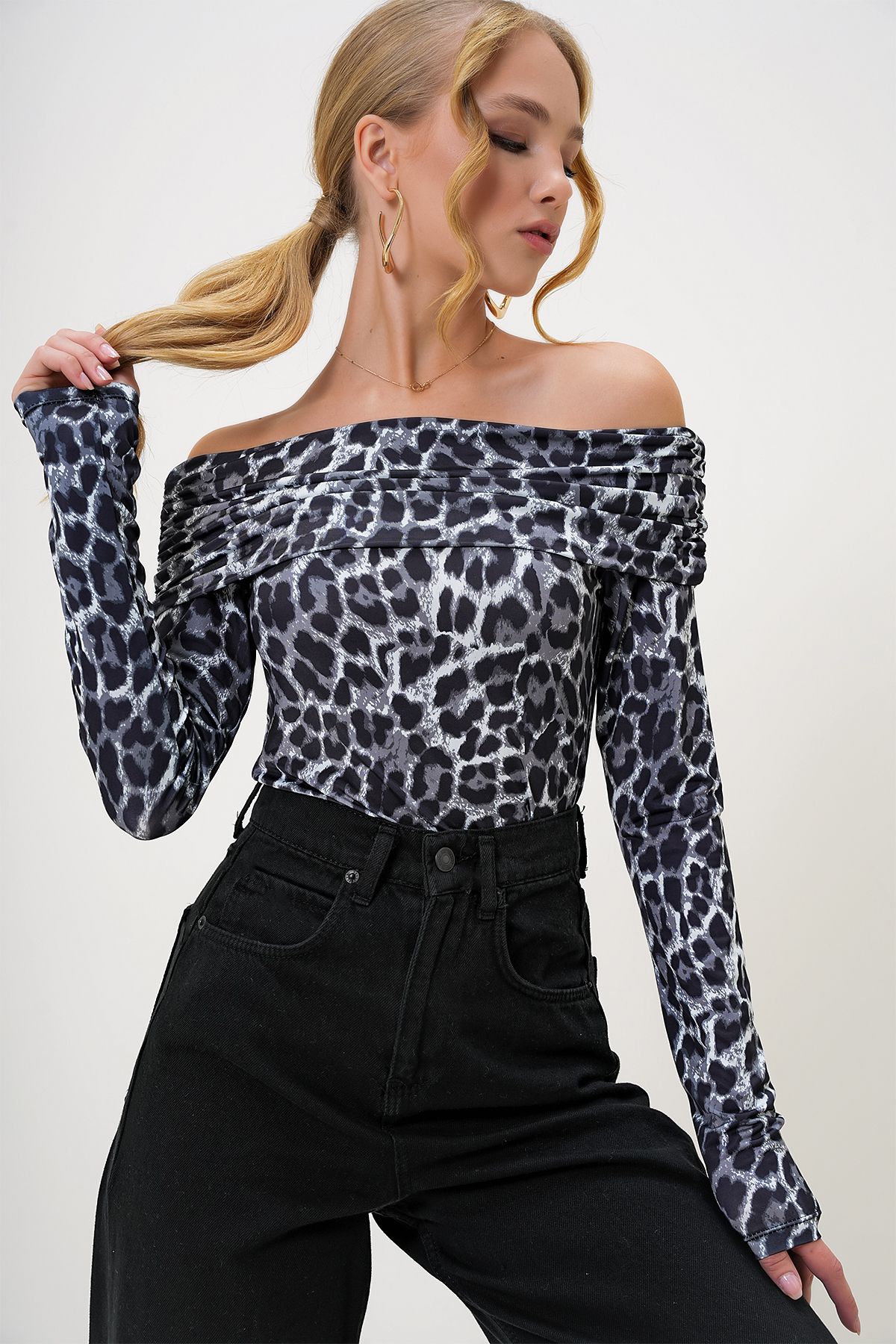 Trend Alaçatı Stili-Women's Grey-Black Madonna Collar Leopard Print Sandy Blouse Alc-X13186 1