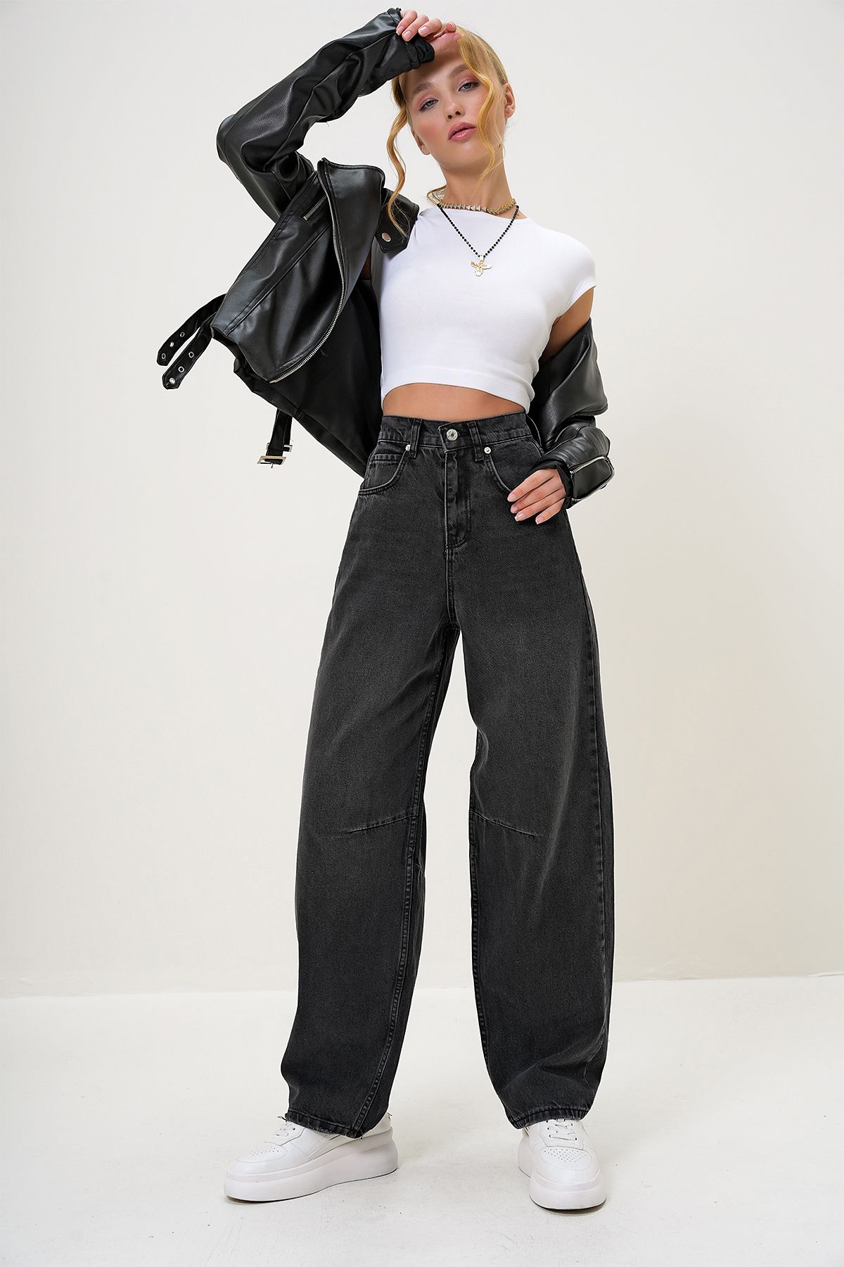 Trend Alaçatı Stili Damskie Czarne Jeansy Baggy Balloon Z Wysokim Stanem Alc-x12557 Kobieta - 38