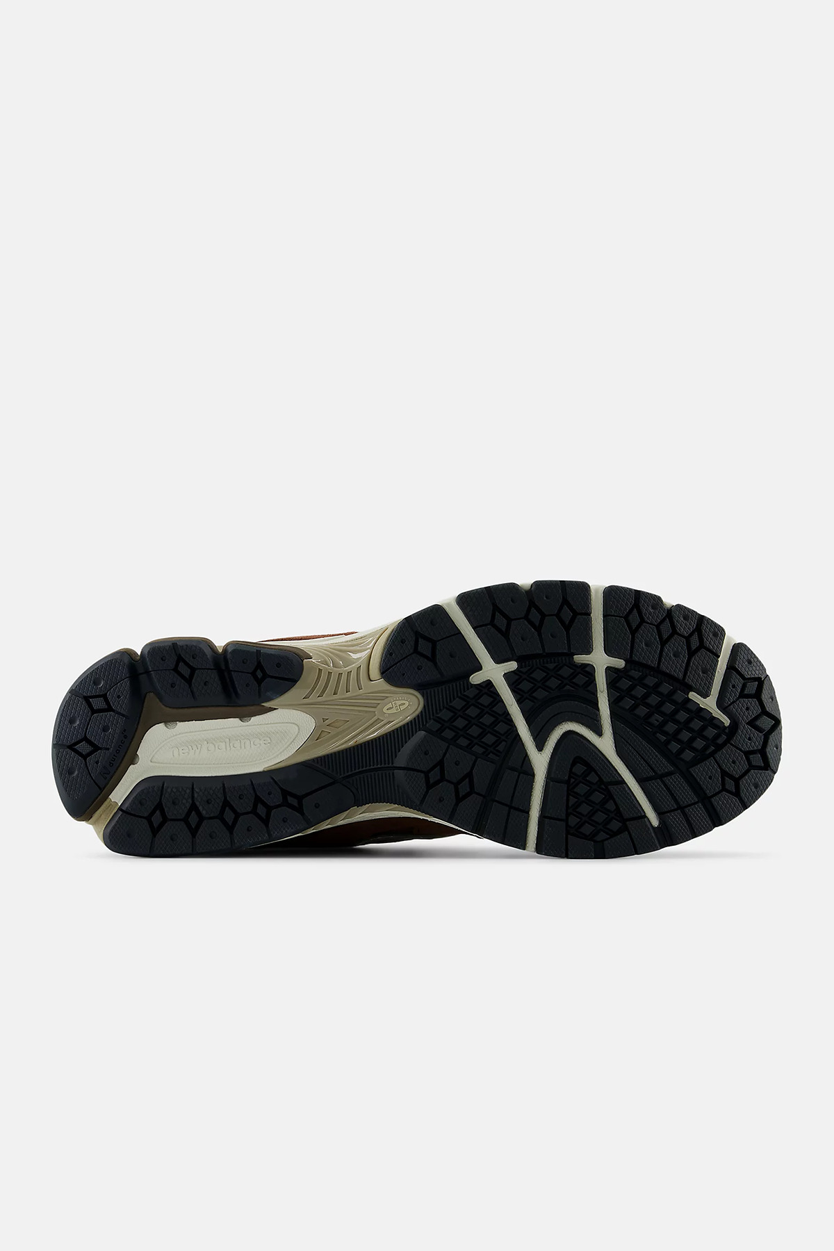 کفش اسنیکر نیو بالانس زنانه چرم قهوه ای بیسیک راسته      اسپرت | New Balance M2002 VN - تصویر 4