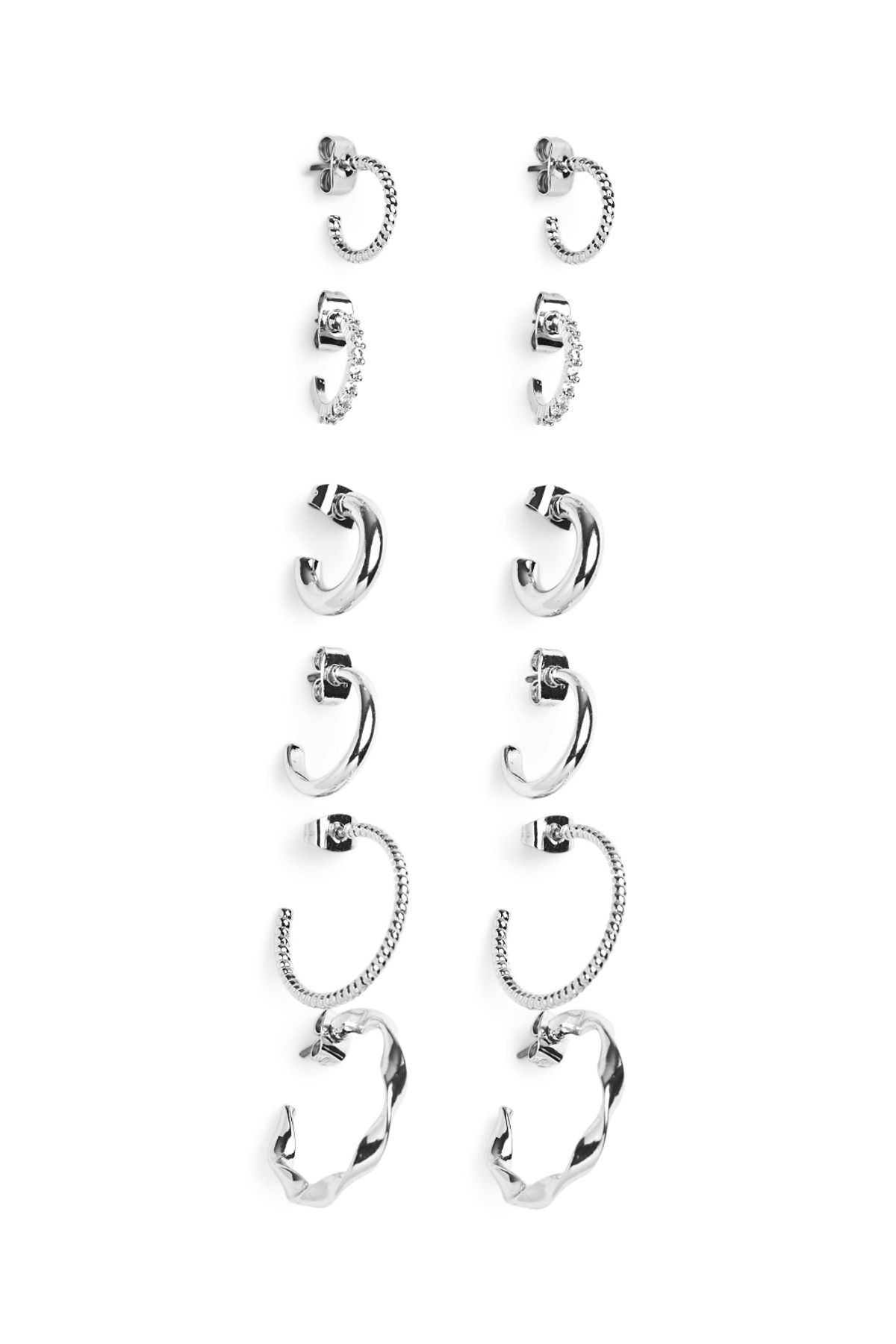 PIECES-LADIES HOOP OHRRINGS 6ER-PACK 
 
 GRÖSSE: 
 1: Ø 11 mm, B 1 mm 
 2: Ø 10 mm, B 1 mm 
 3: Ø 20 mm, B 2 mm 
 4: Ø 1 2