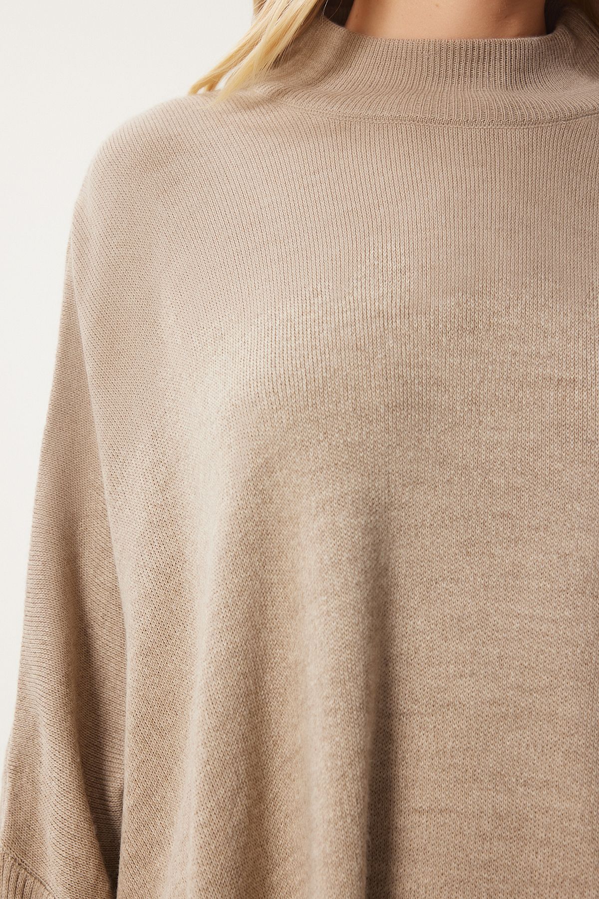 Happiness İstanbul-Übergroßer Poncho-Pullover mit seitlichem Schlitz für Damen in Beige YY00005 7