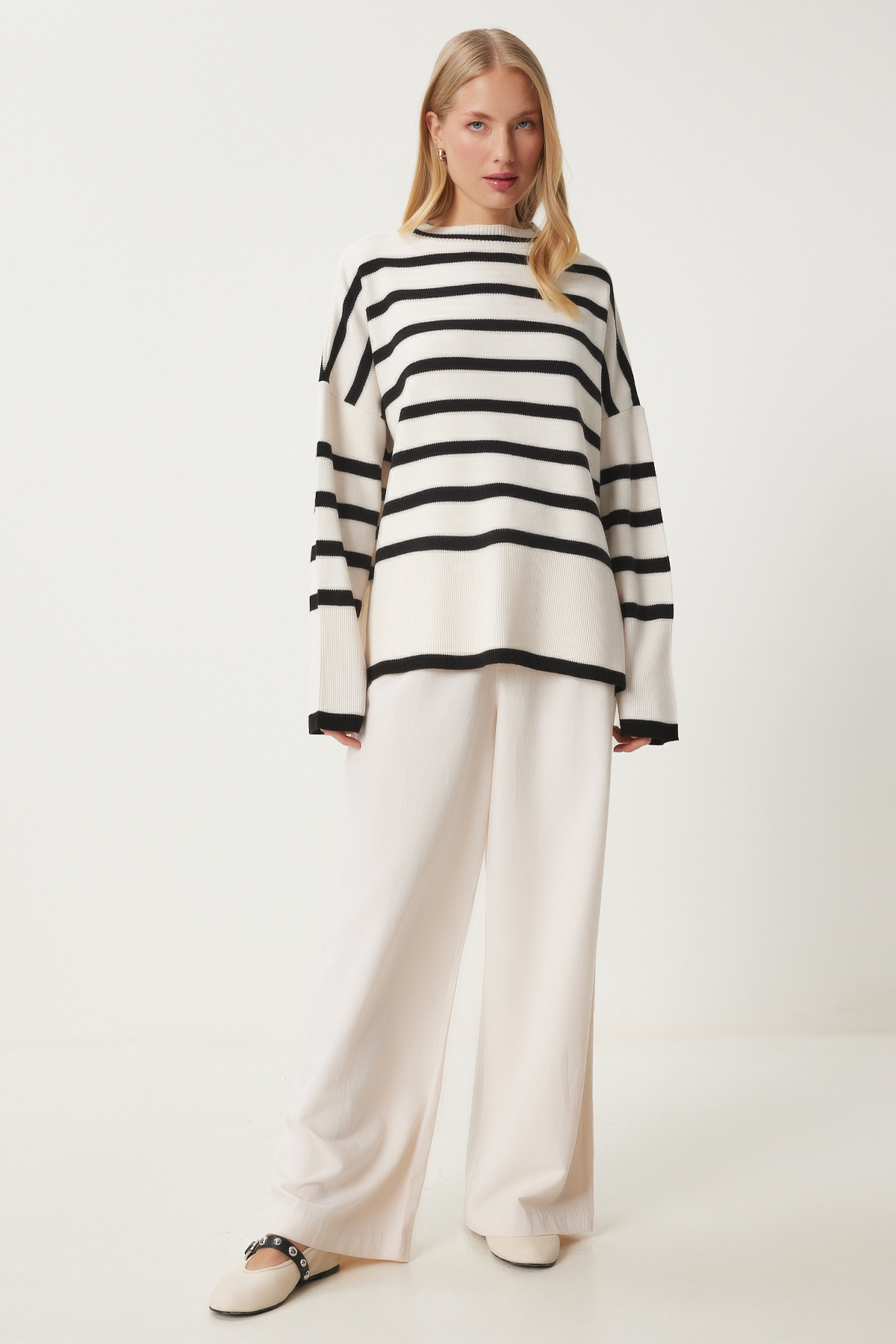 Happiness İstanbul  Kadın Ekru Siyah Çizgili Oversize Triko Kazak BV00121 - Görsel 5