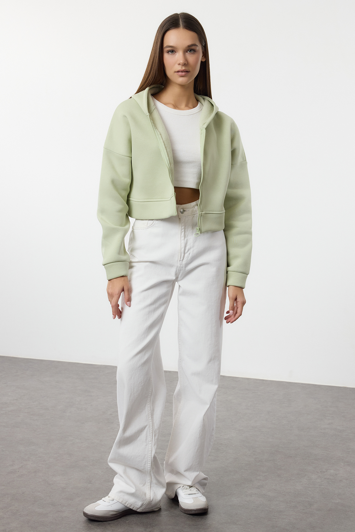 Trendyolmilla  Mint Fermuarlı Kapüşonlu Rahat Kesim Crop Kalın İçi Polarlı Örme Sweatshirt TWOAW20SW0660 - Görsel 2