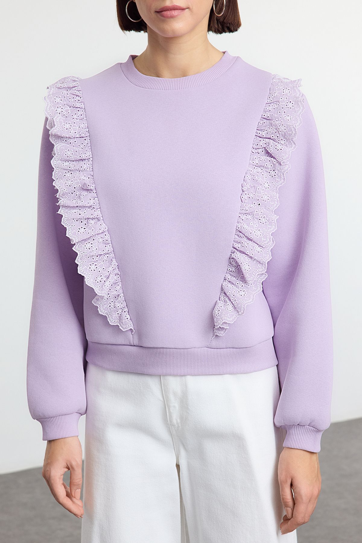Trendyol Collection-Bluza z dzianiny dresowej Lilac z haftem, regularnym/normalnym krojem, gruba, polarowa podszewka Twoaw25Sw00253 3