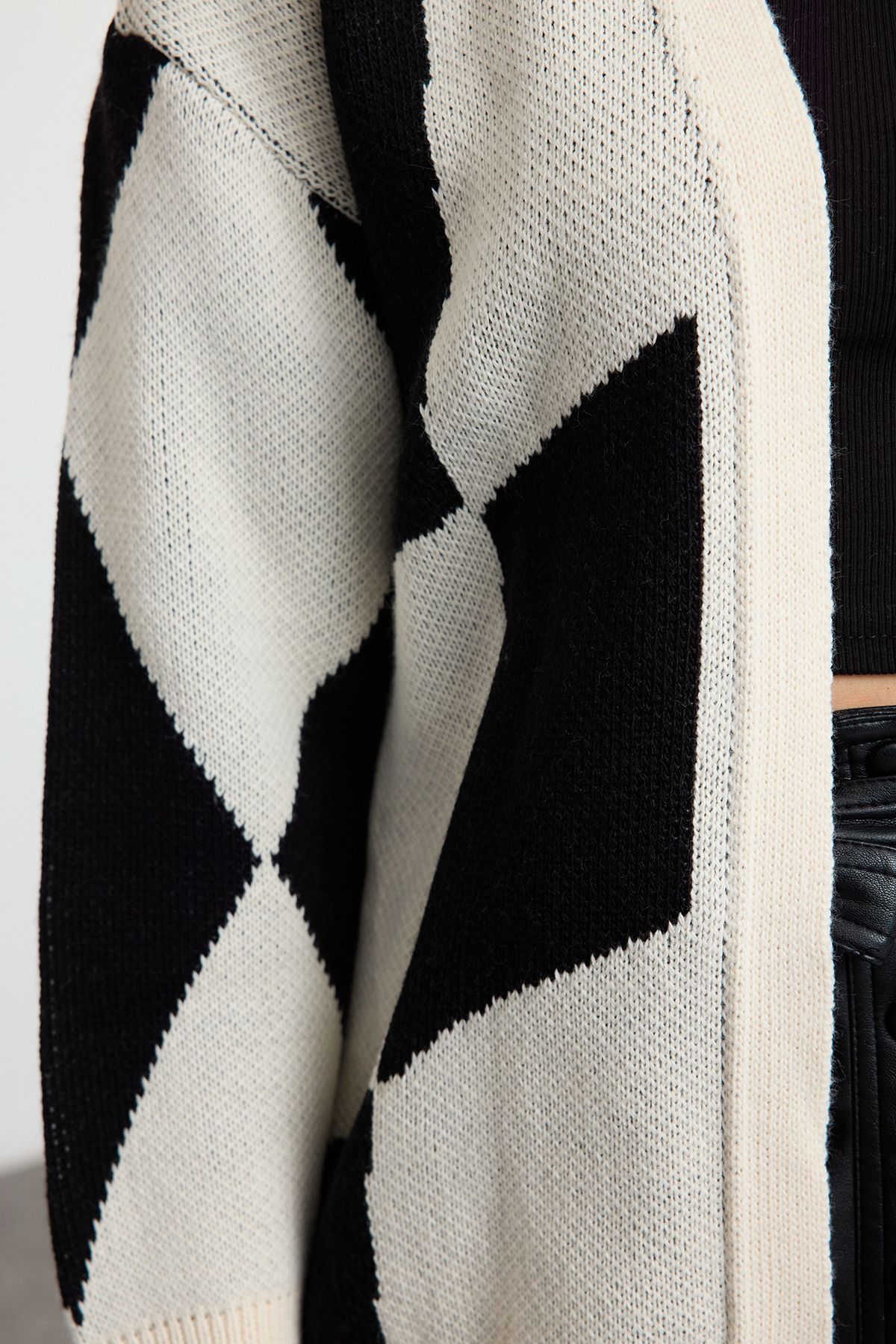 Edit by Trendyol-Ecru Geometric Print V-Neck Sweater Cardigan Tedaw25Hi00015 3