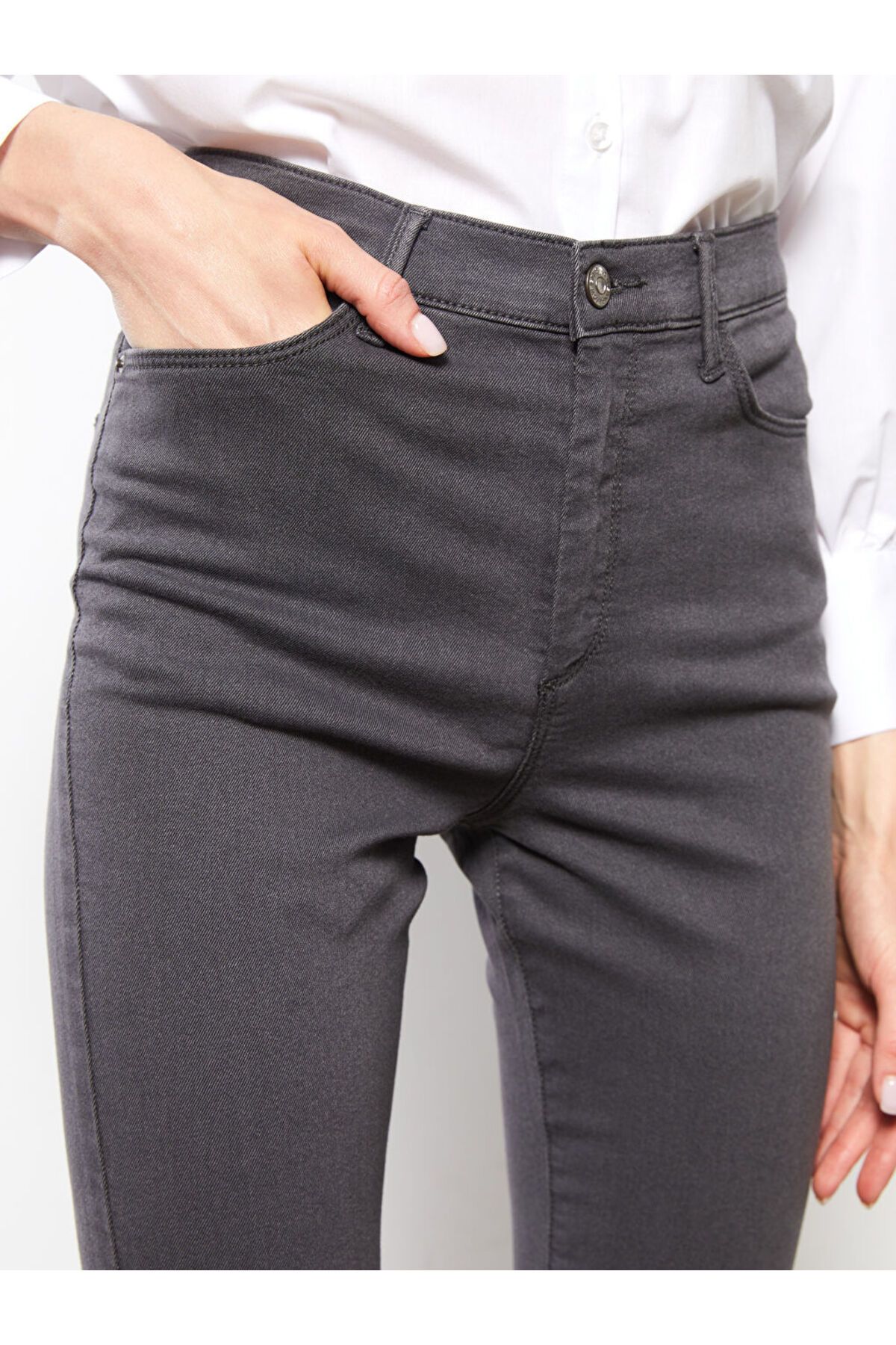 LC Waikiki-Slim Fit Straight Pocket Detailed Women's Jean Trousers 3